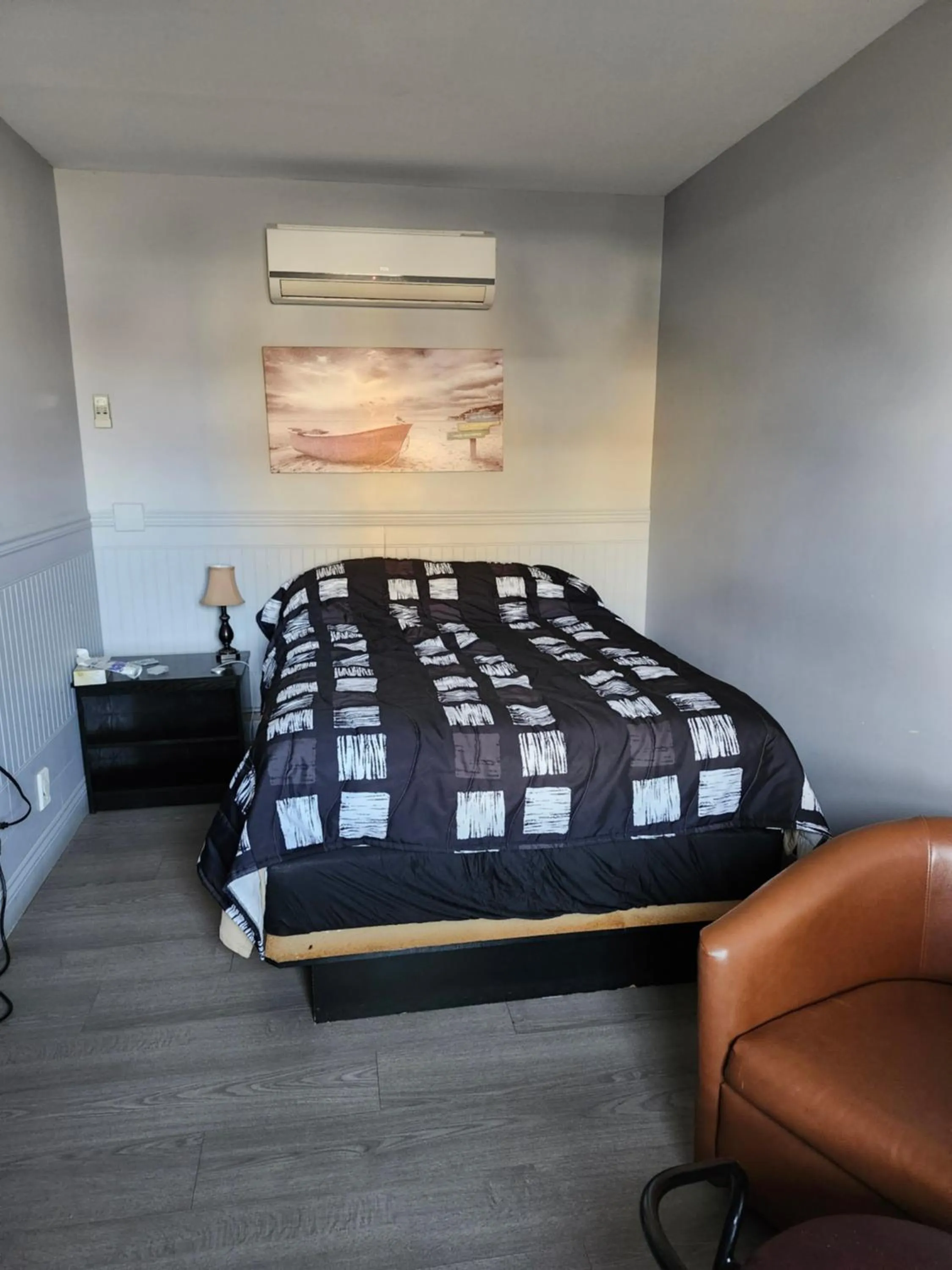 Bed in Motel Rimouski