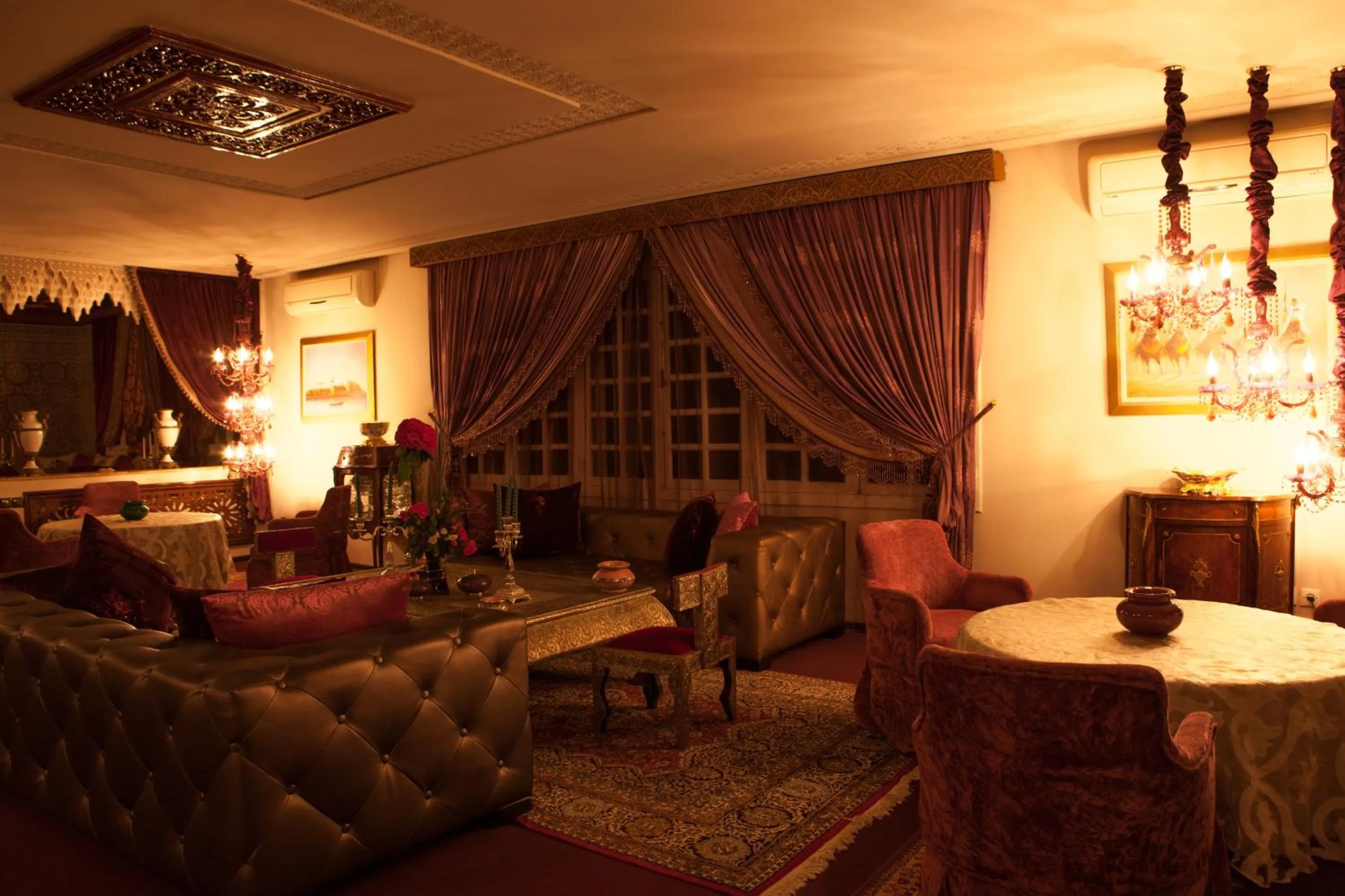 Banquet/Function facilities in Villa Des Ambassadors