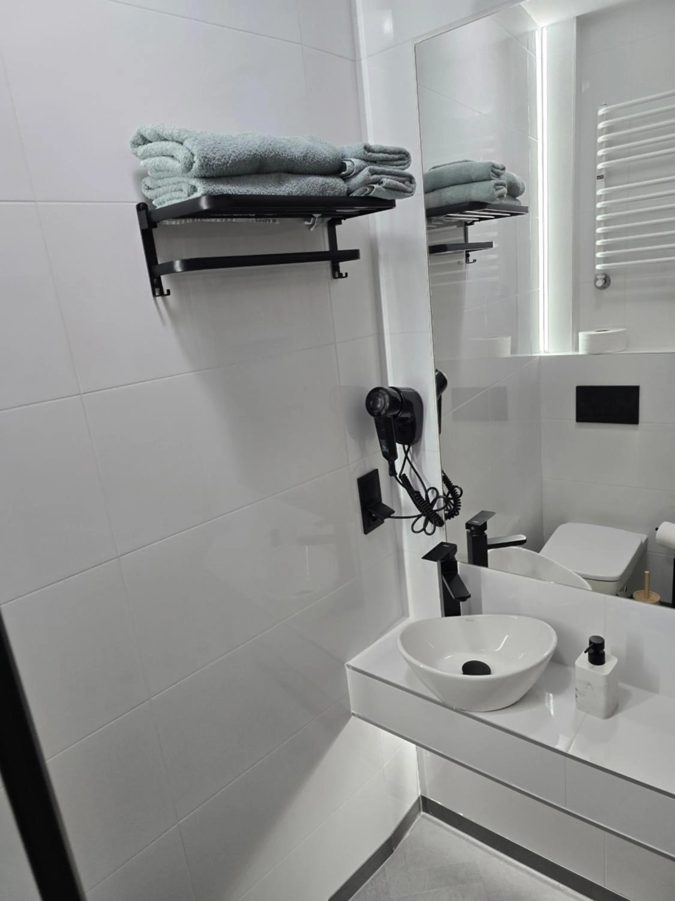 Shower in Eldom-NOCLEGI, Kolejowa 15 Wągrowiec