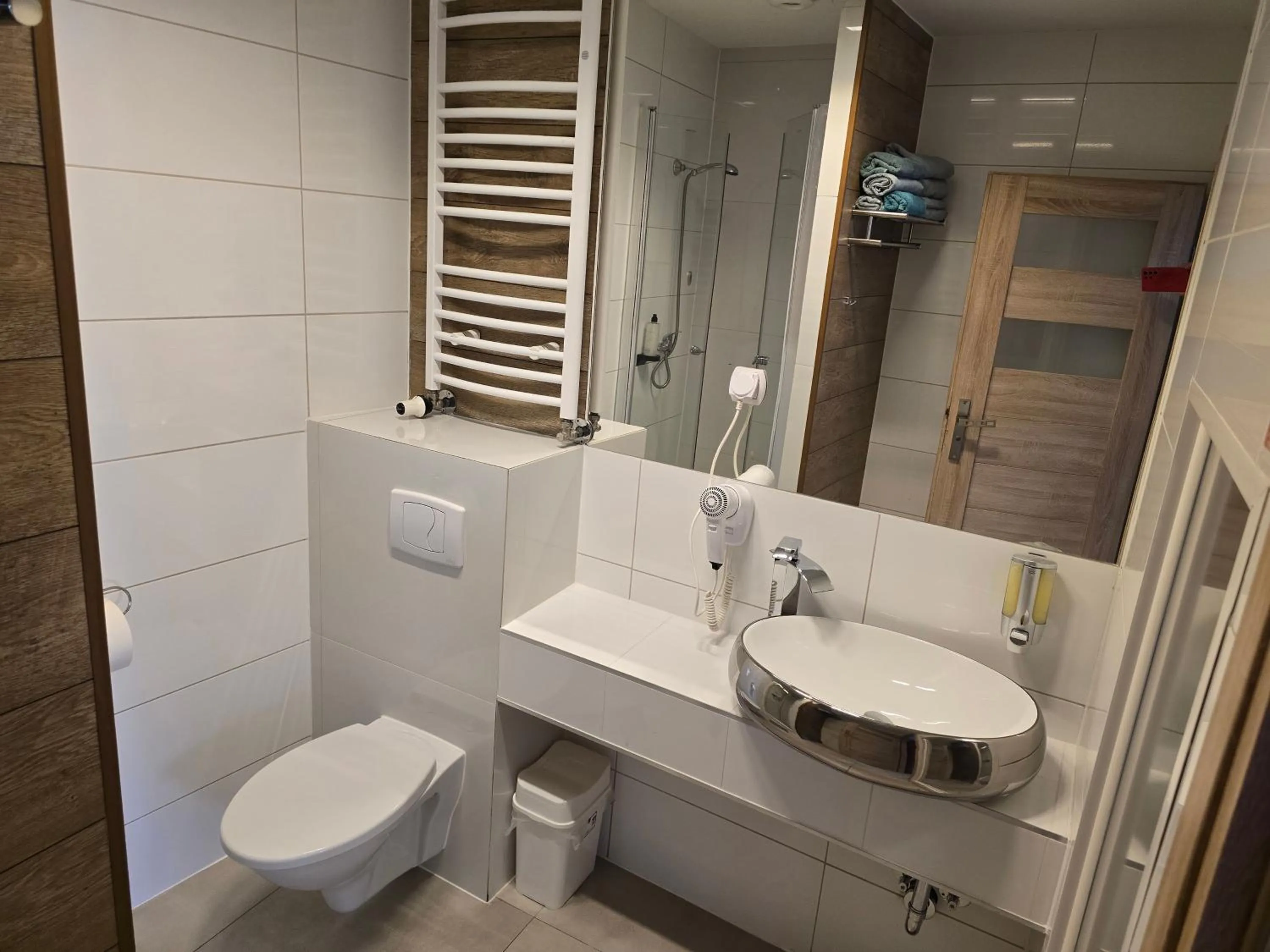 Shower in Eldom-NOCLEGI, Kolejowa 15 Wągrowiec