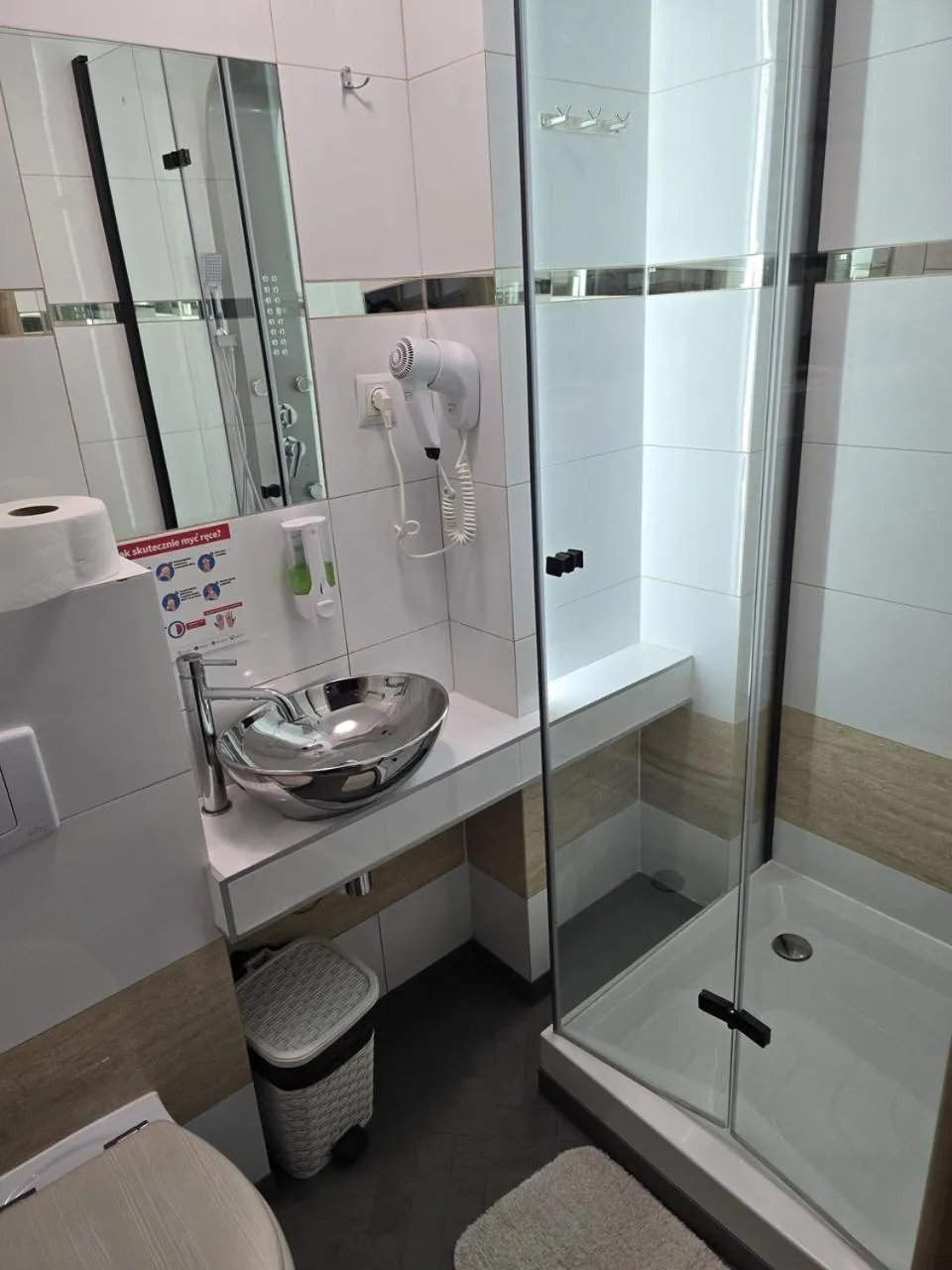 Shower in Eldom-NOCLEGI, Kolejowa 15 Wągrowiec