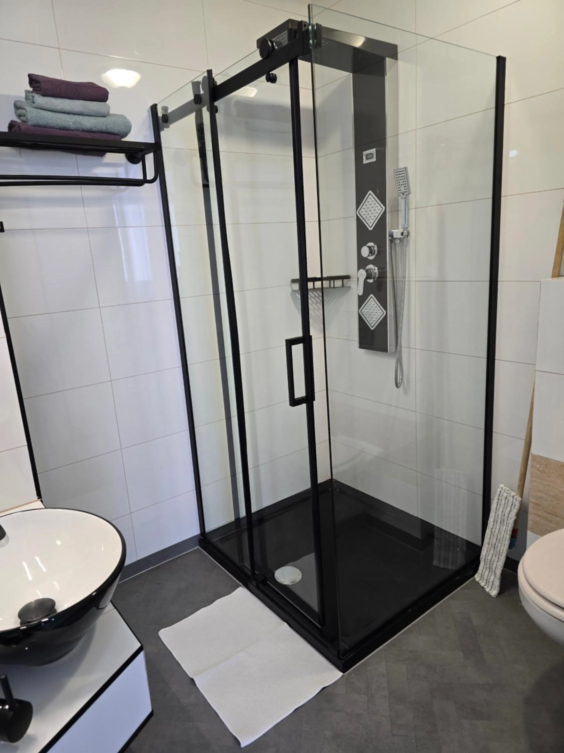 Shower in Eldom-NOCLEGI, Kolejowa 15 Wągrowiec