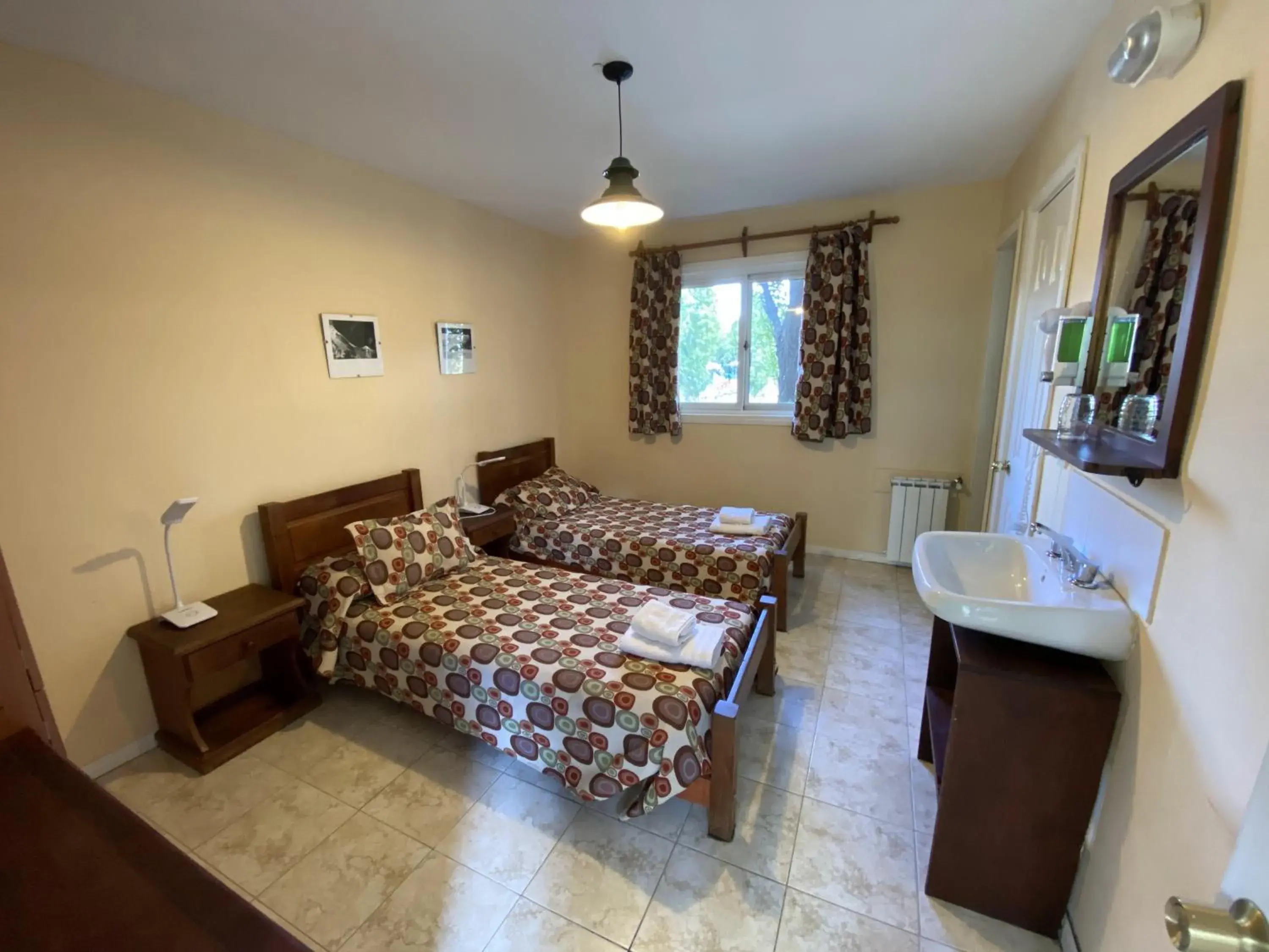 Superior Twin Room in Hostel Los Pioneros Superior Twin Room in Hostel Los Pioneros