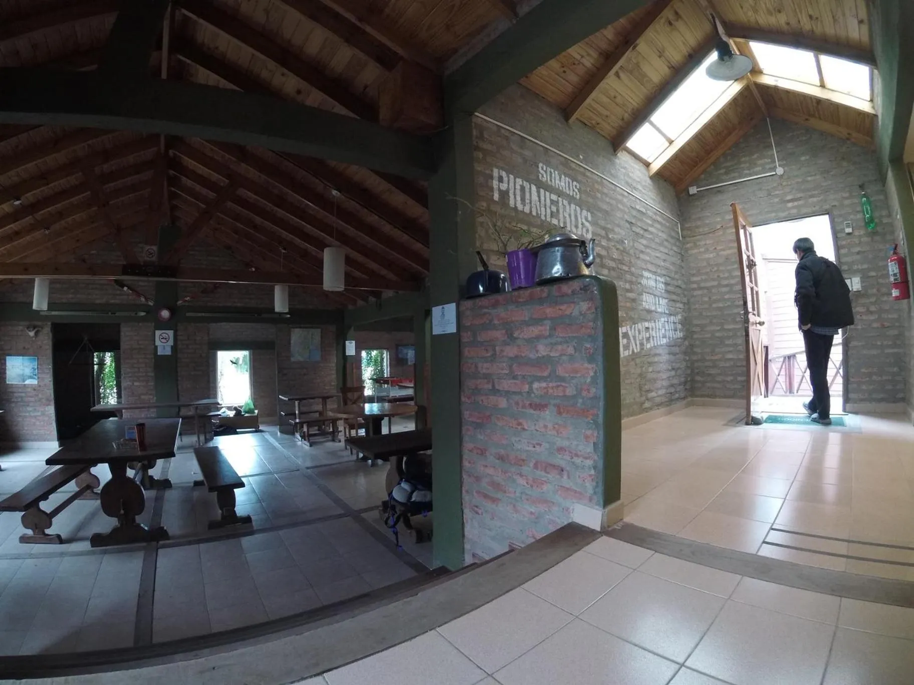 Communal lounge/ TV room in Hostel Los Pioneros