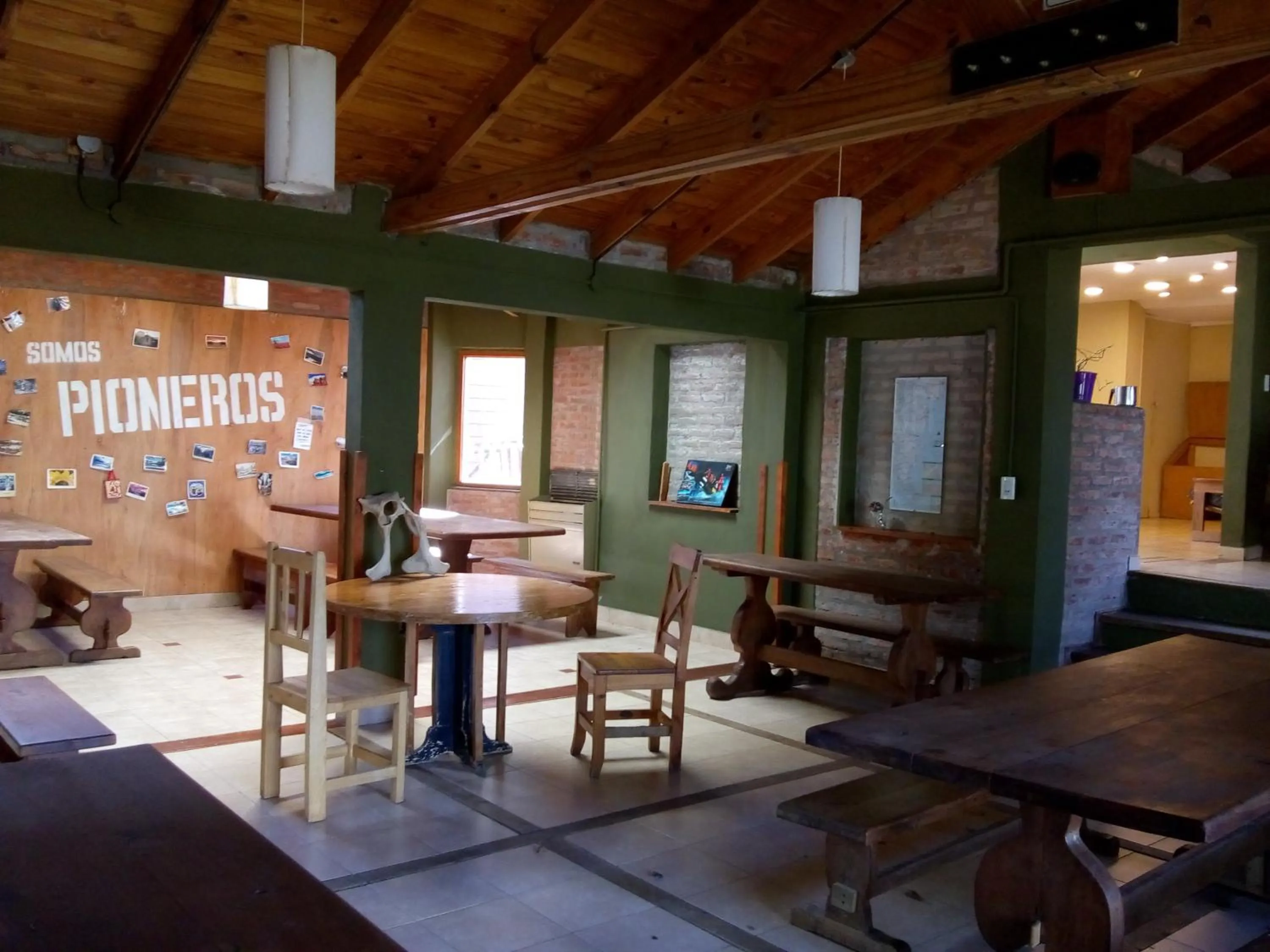 Dining area in Hostel Los Pioneros