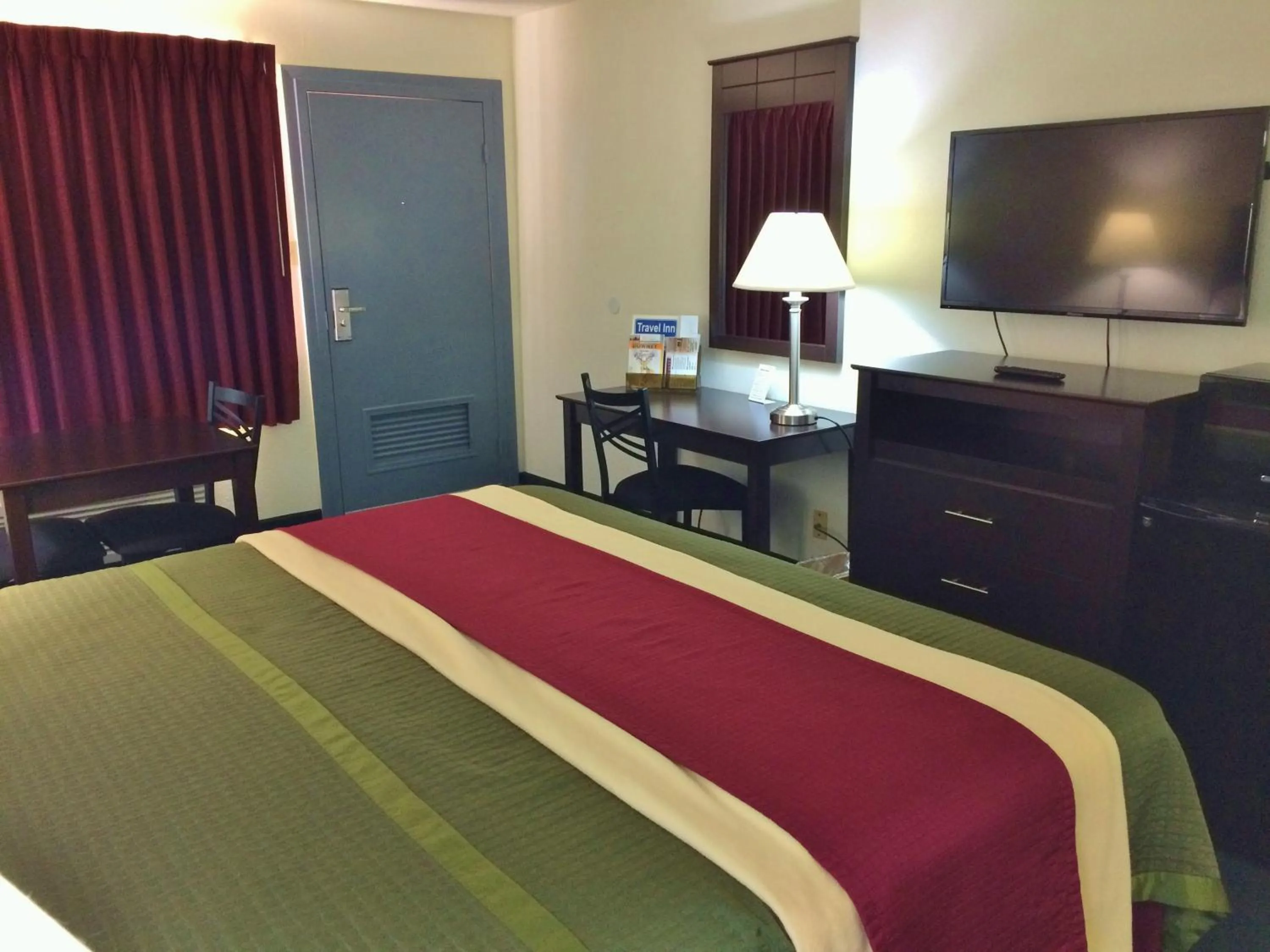 Bed in Travel Inn & Suites