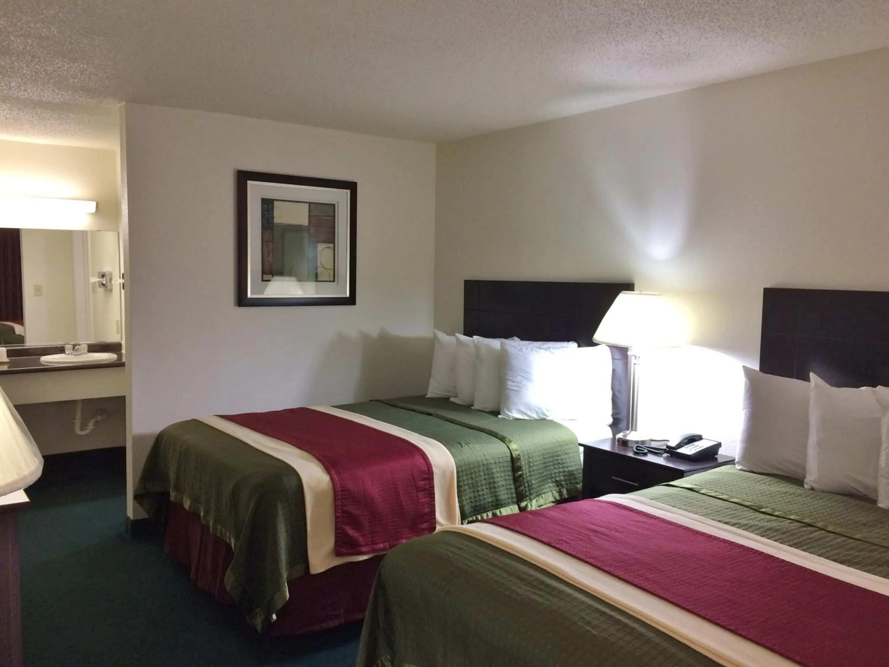 Bed in Travel Inn & Suites
