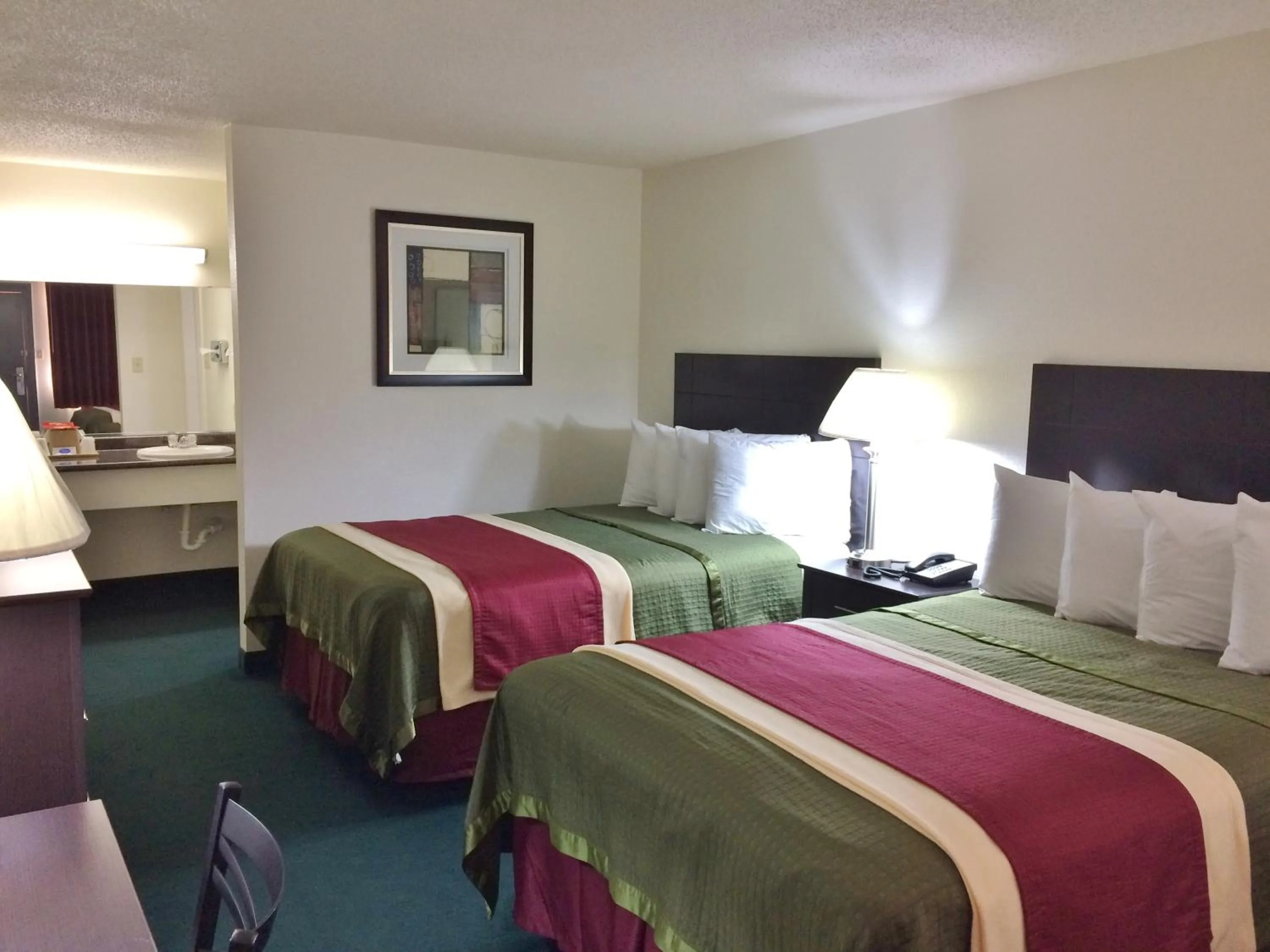 Bed in Travel Inn & Suites