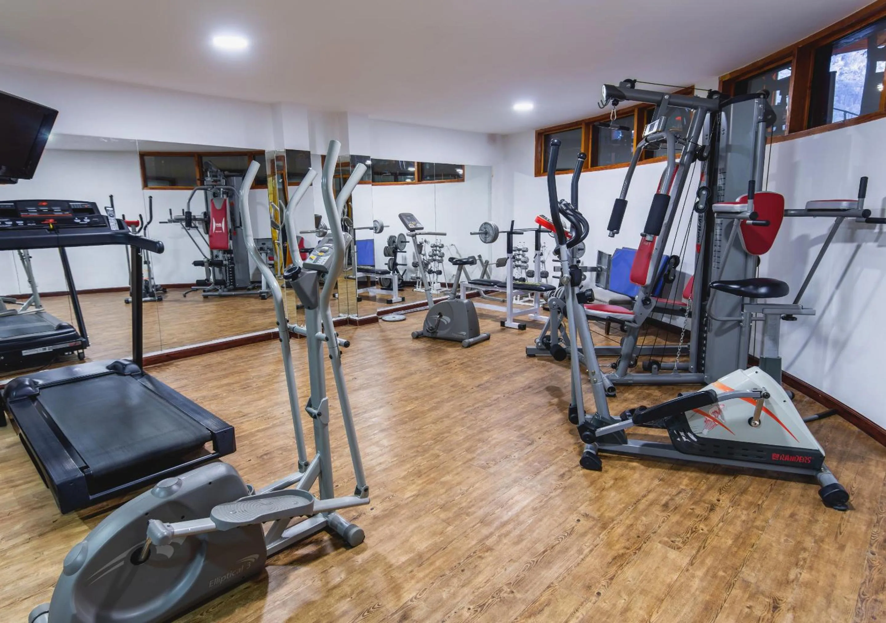 Fitness centre/facilities in Costa Serena Aparts & Spa