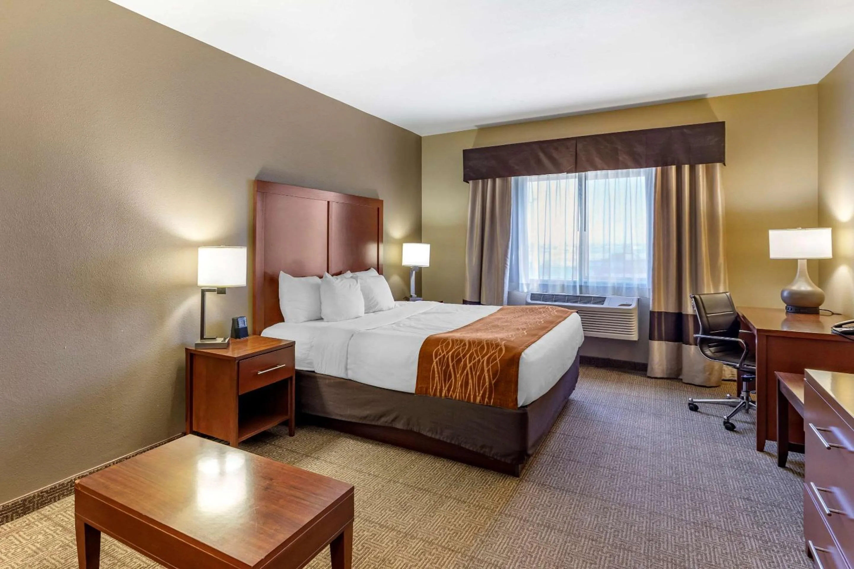 Photo of the whole room, Bed in Comfort Inn Evansville-Casper