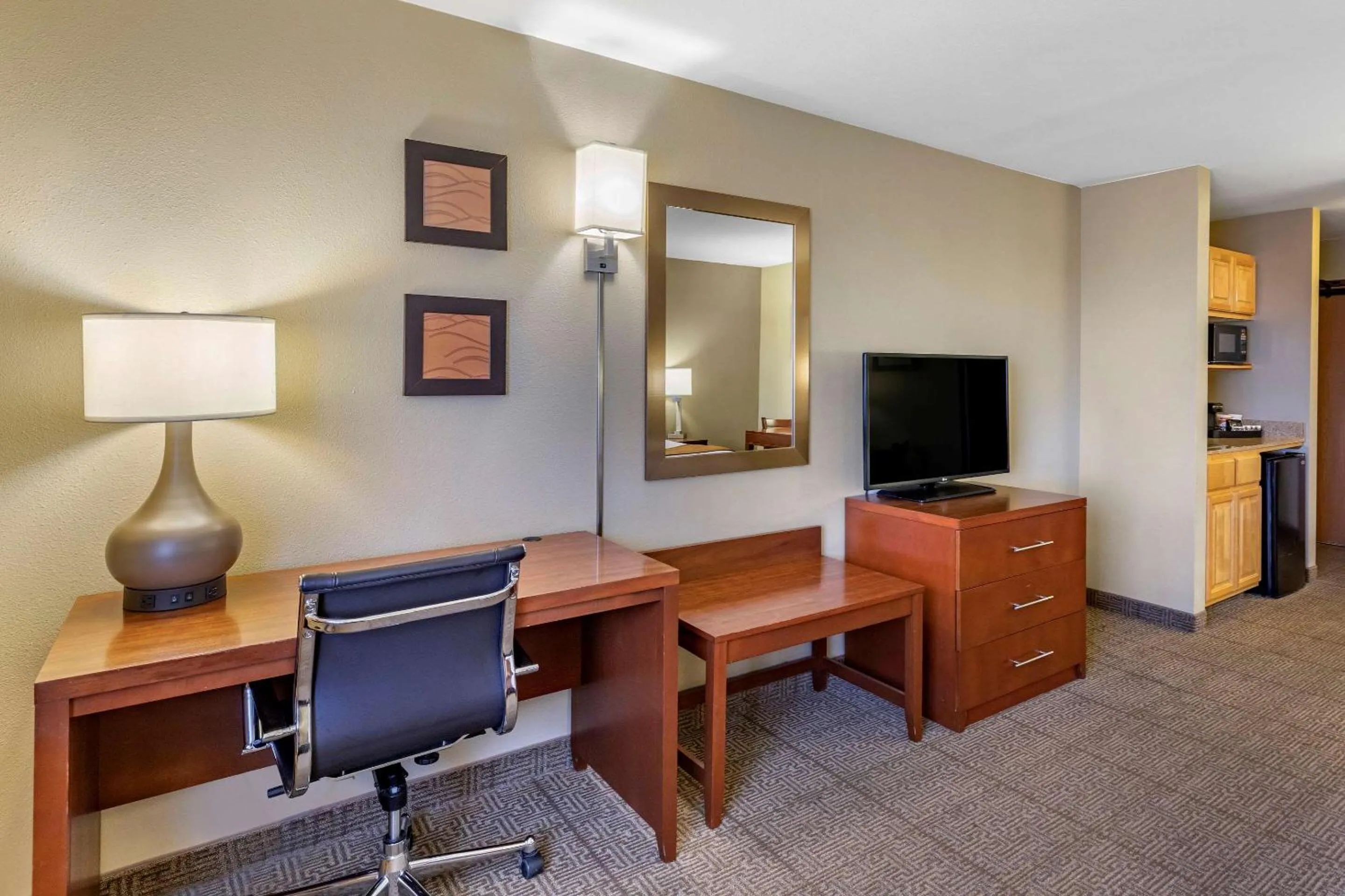 Photo of the whole room in Comfort Inn Evansville-Casper