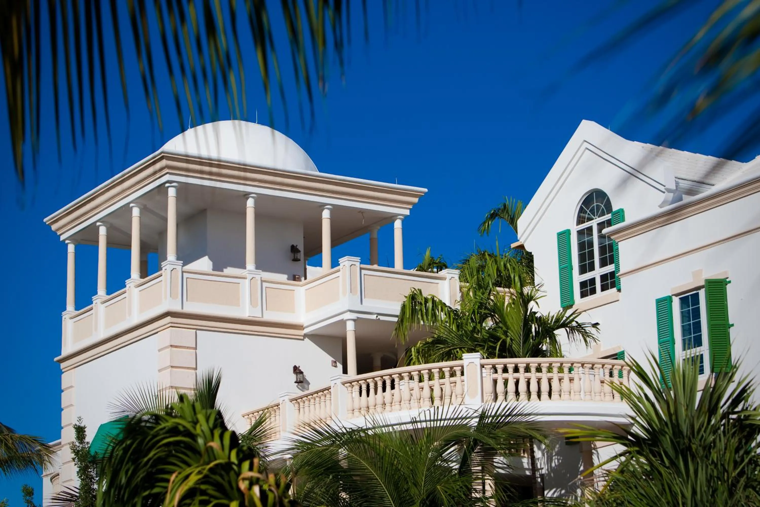 Facade/entrance in Point Grace