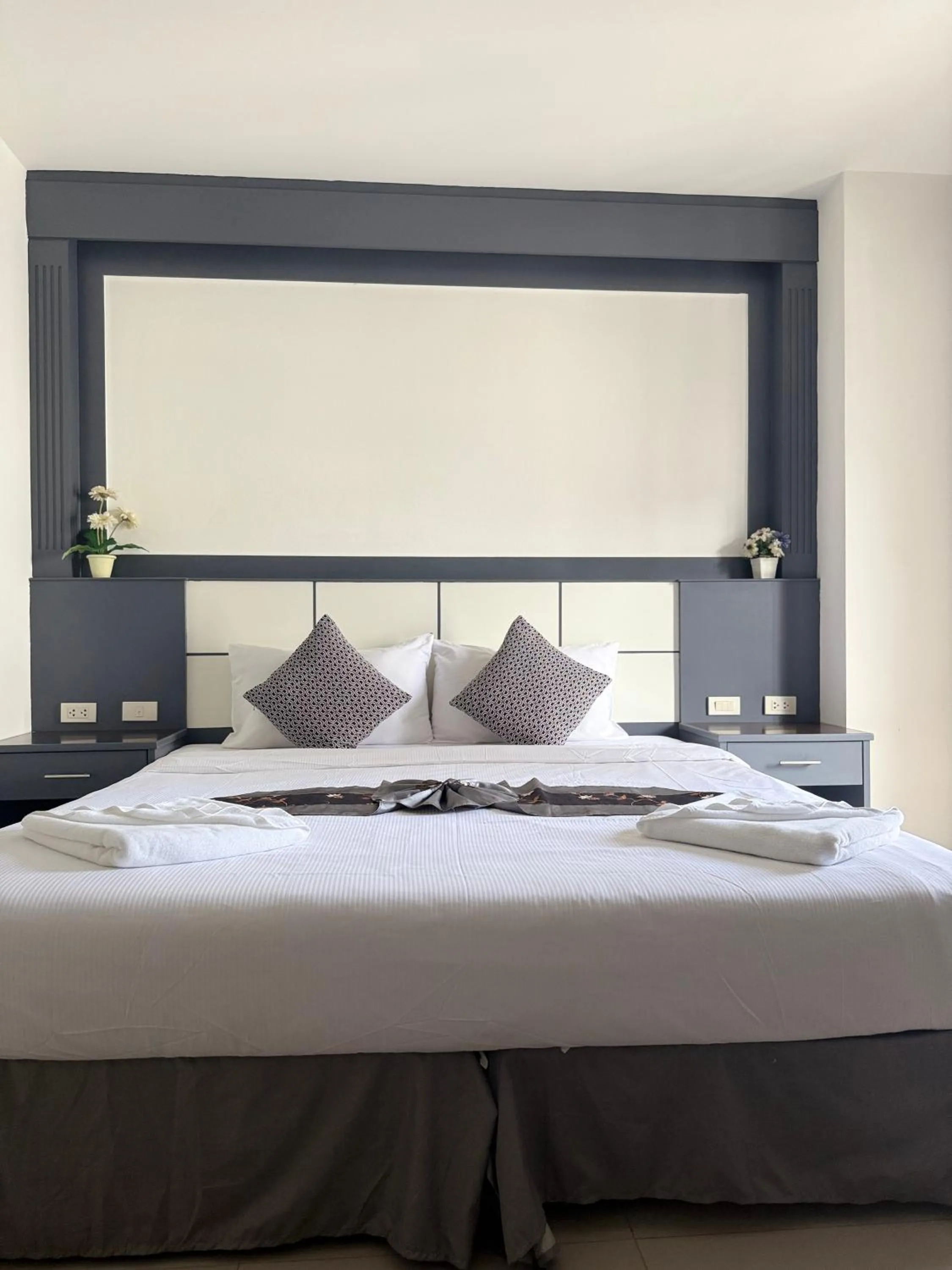 Photo of the whole room, Bed in Star House Patong