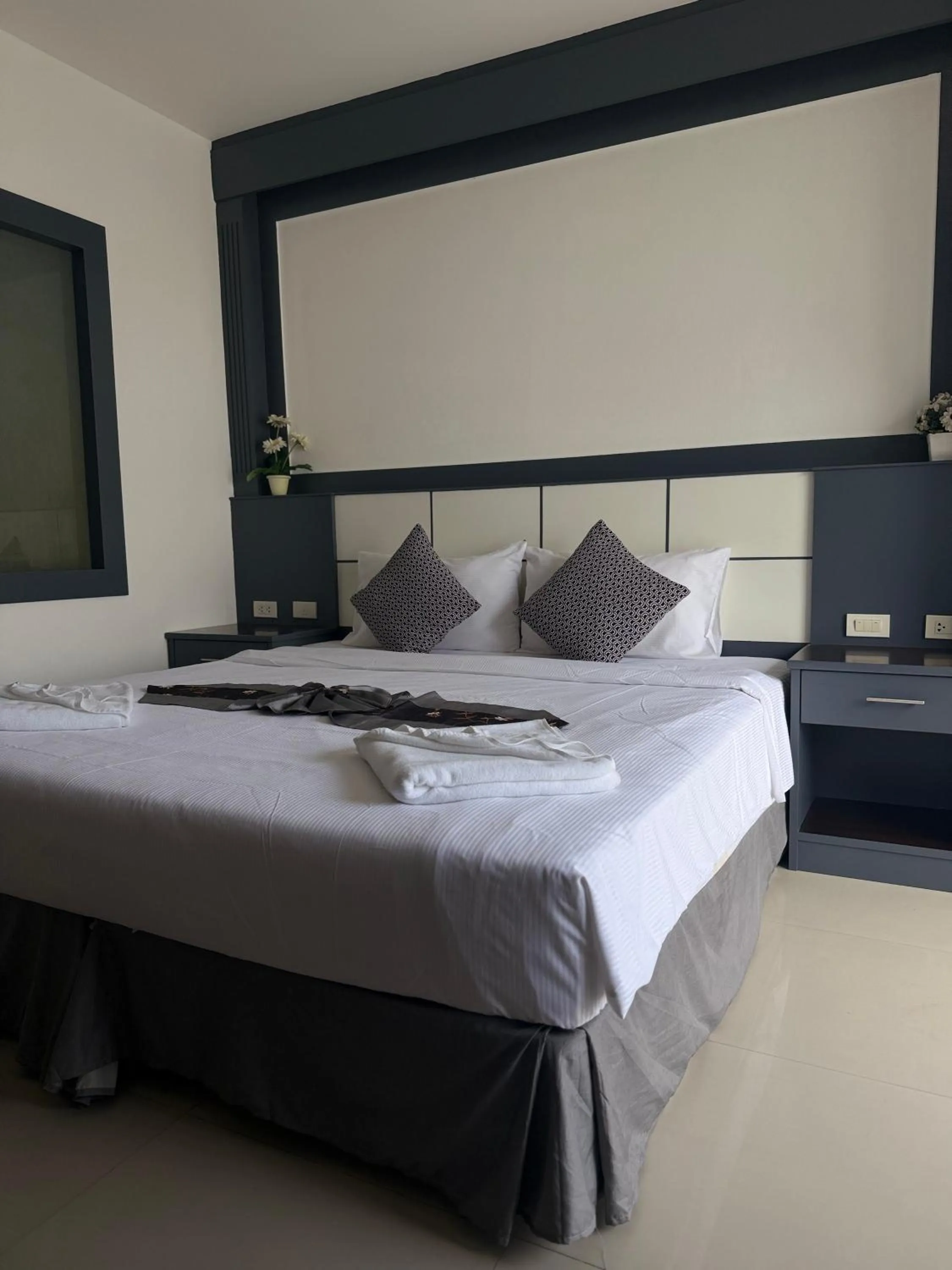 Photo of the whole room, Bed in Star House Patong