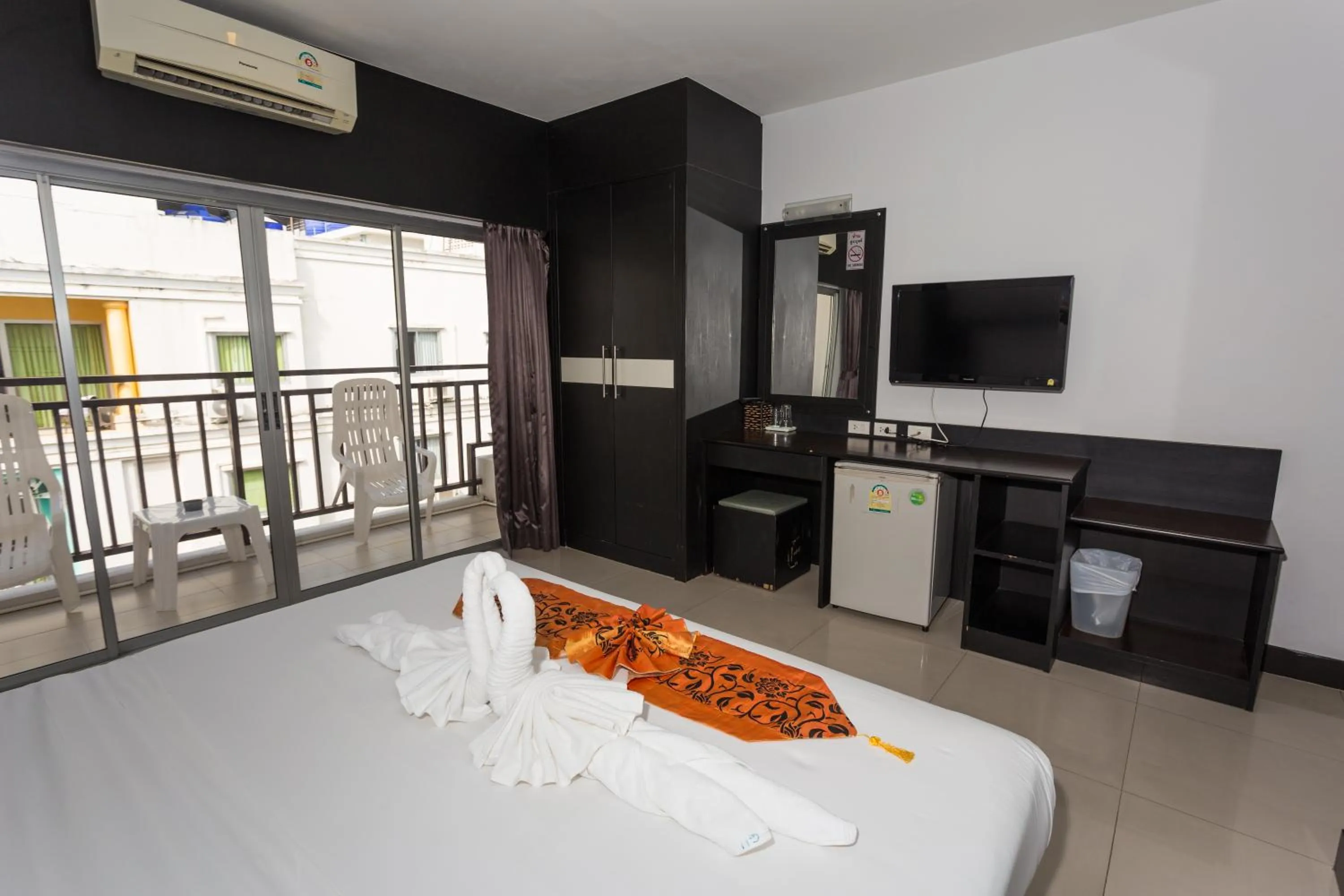 Deluxe Double Room with Balcony in Star House Patong
