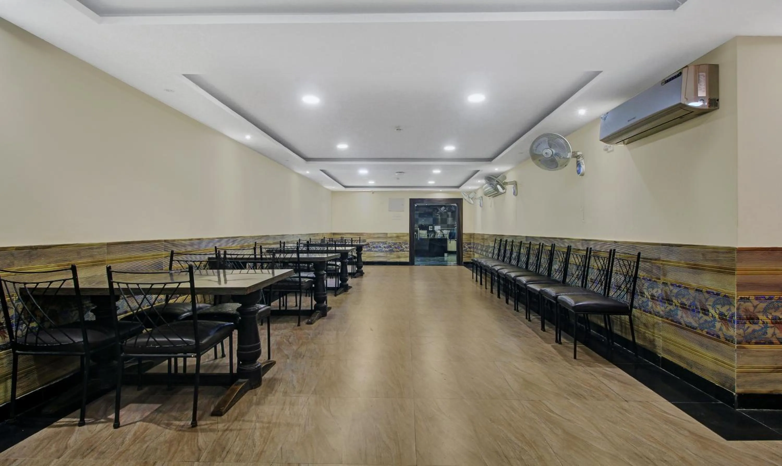 Dining area in Treebo Naman'S Inn Near Kalighat Mandir