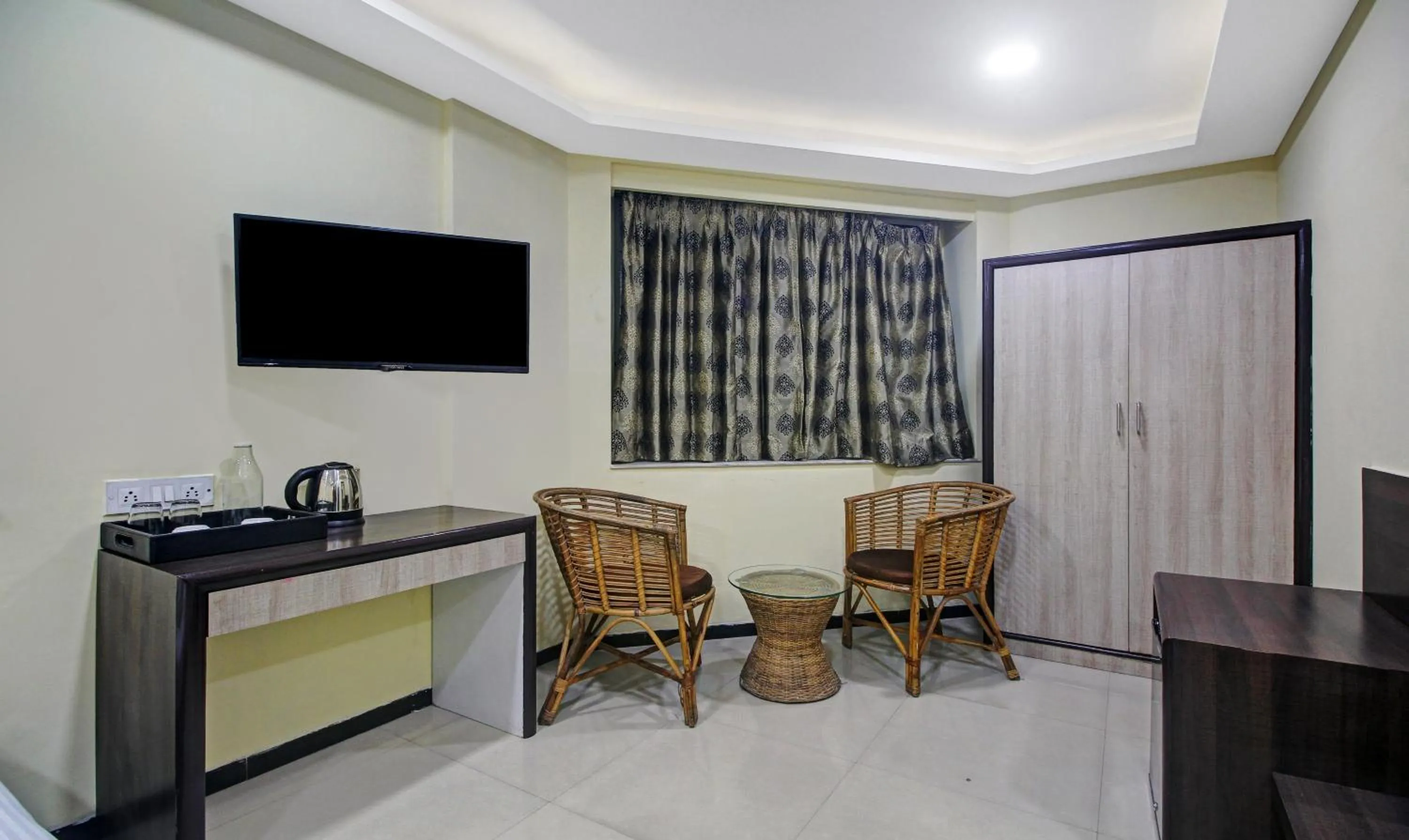 TV and multimedia in Treebo Naman'S Inn Near Kalighat Mandir