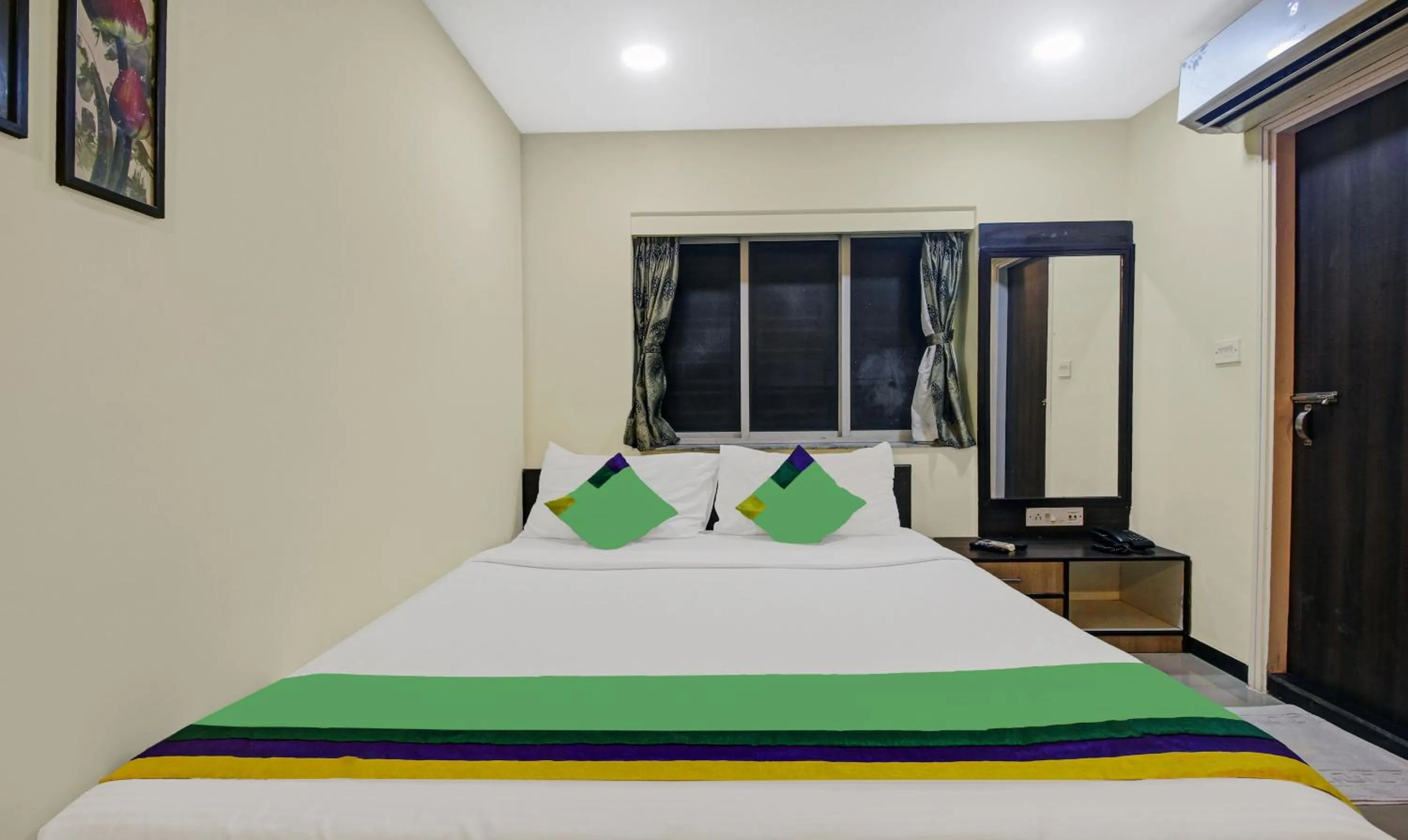 Bedroom, Bed in Treebo Naman'S Inn Near Kalighat Mandir