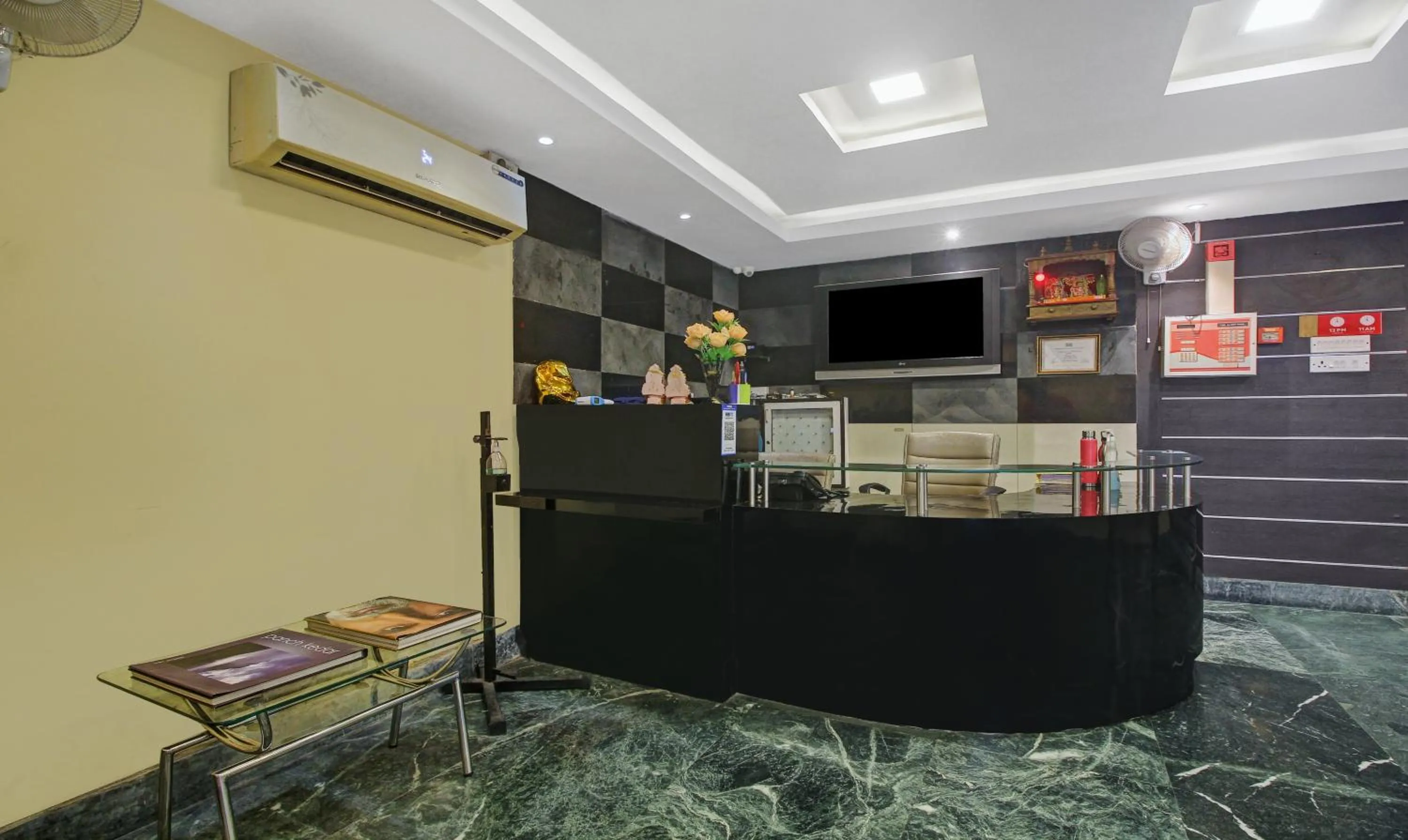 Lobby or reception in Treebo Naman'S Inn Near Kalighat Mandir