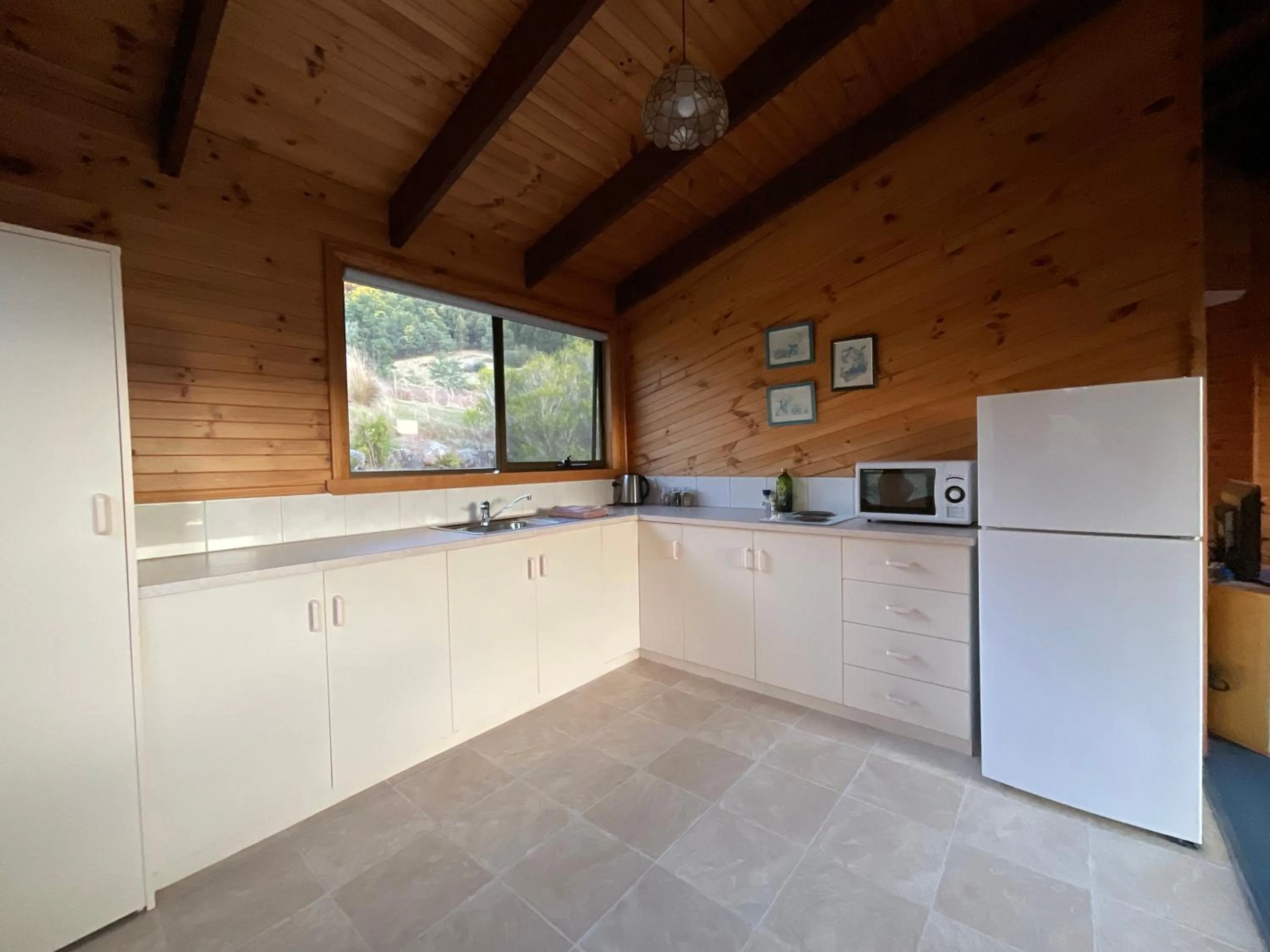 Kitchen or kitchenette in Silver Ridge Retreat