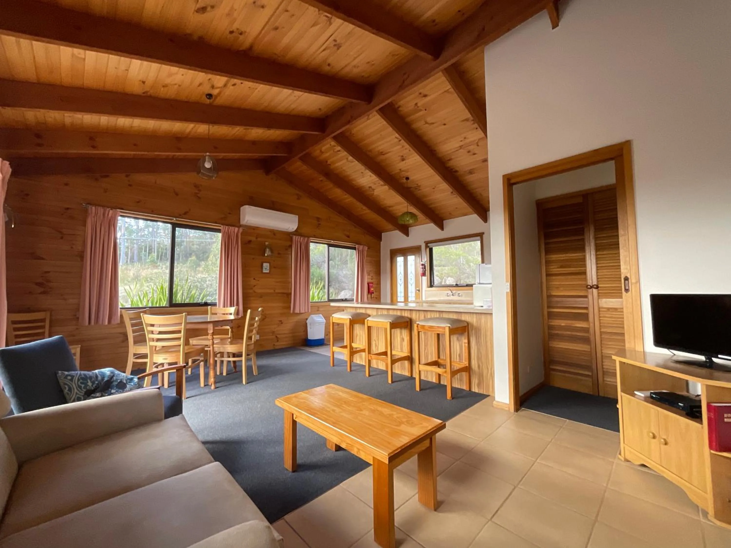 Living room in Silver Ridge Retreat