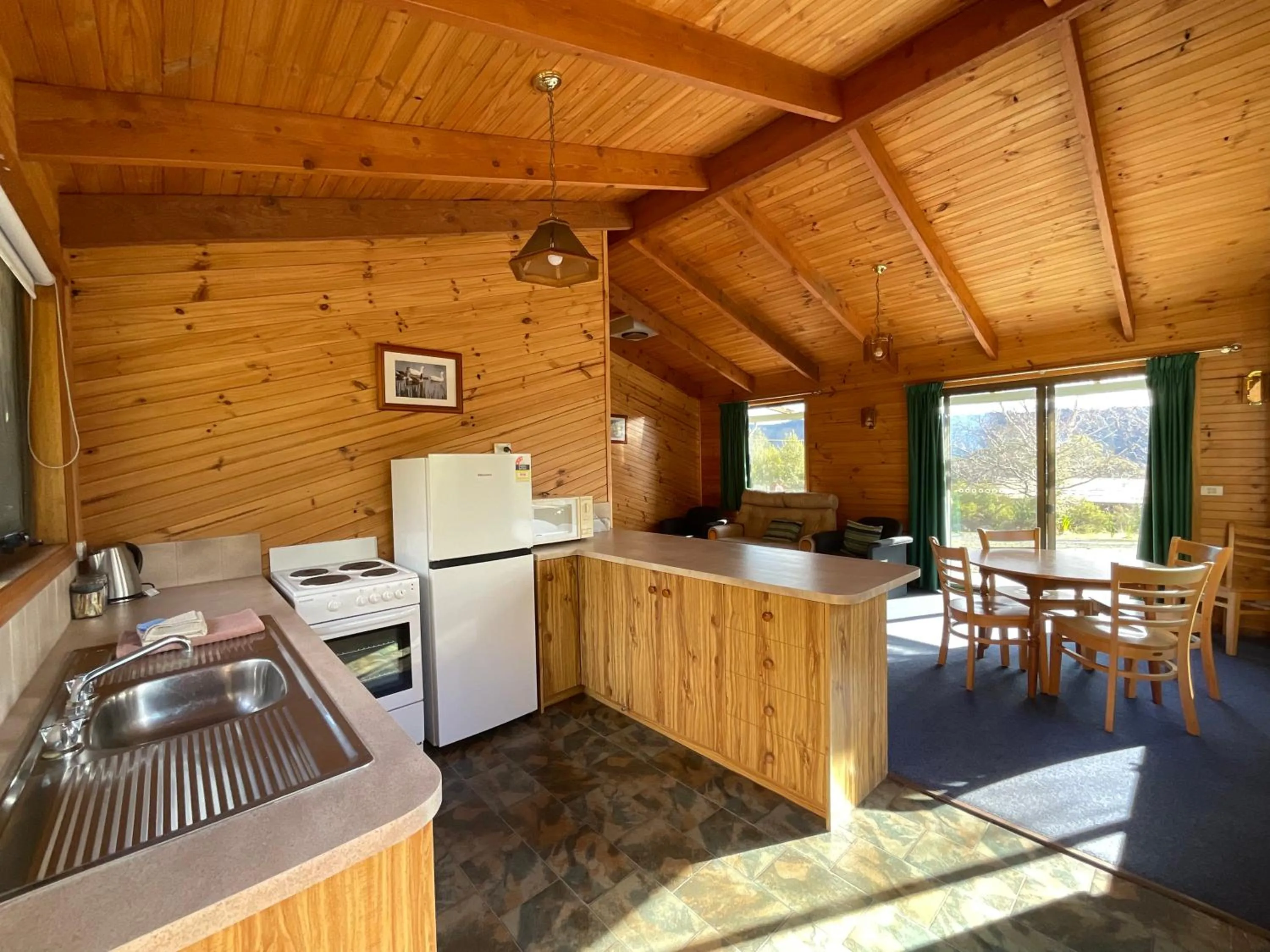 Kitchen or kitchenette in Silver Ridge Retreat