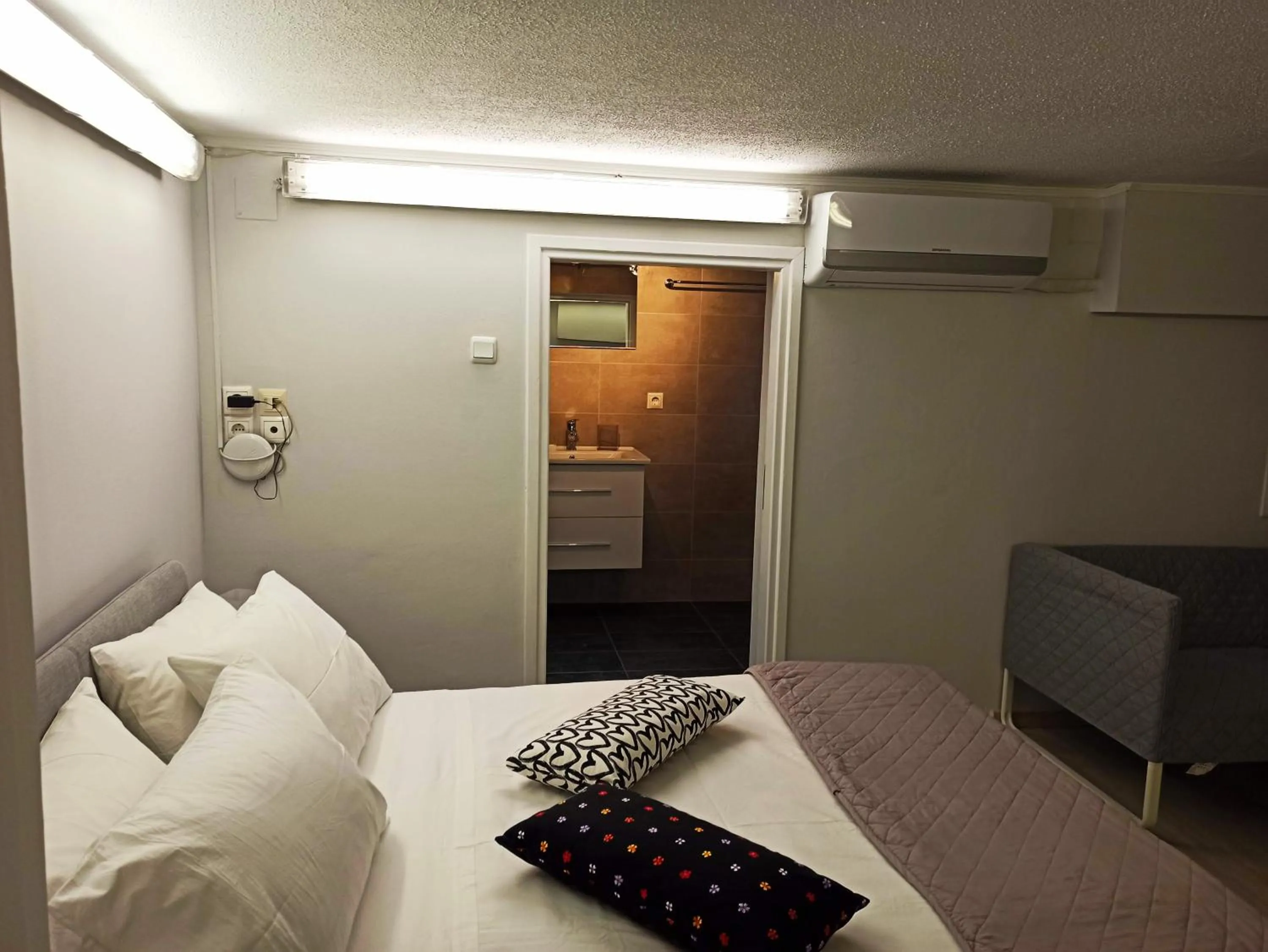 Bed in Data Chios Center semi basement