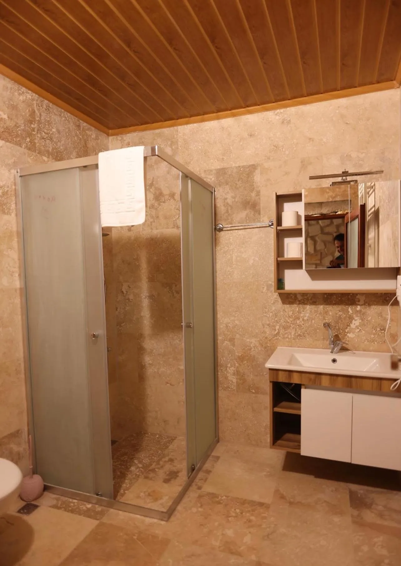 Shower in hotels crazy horse