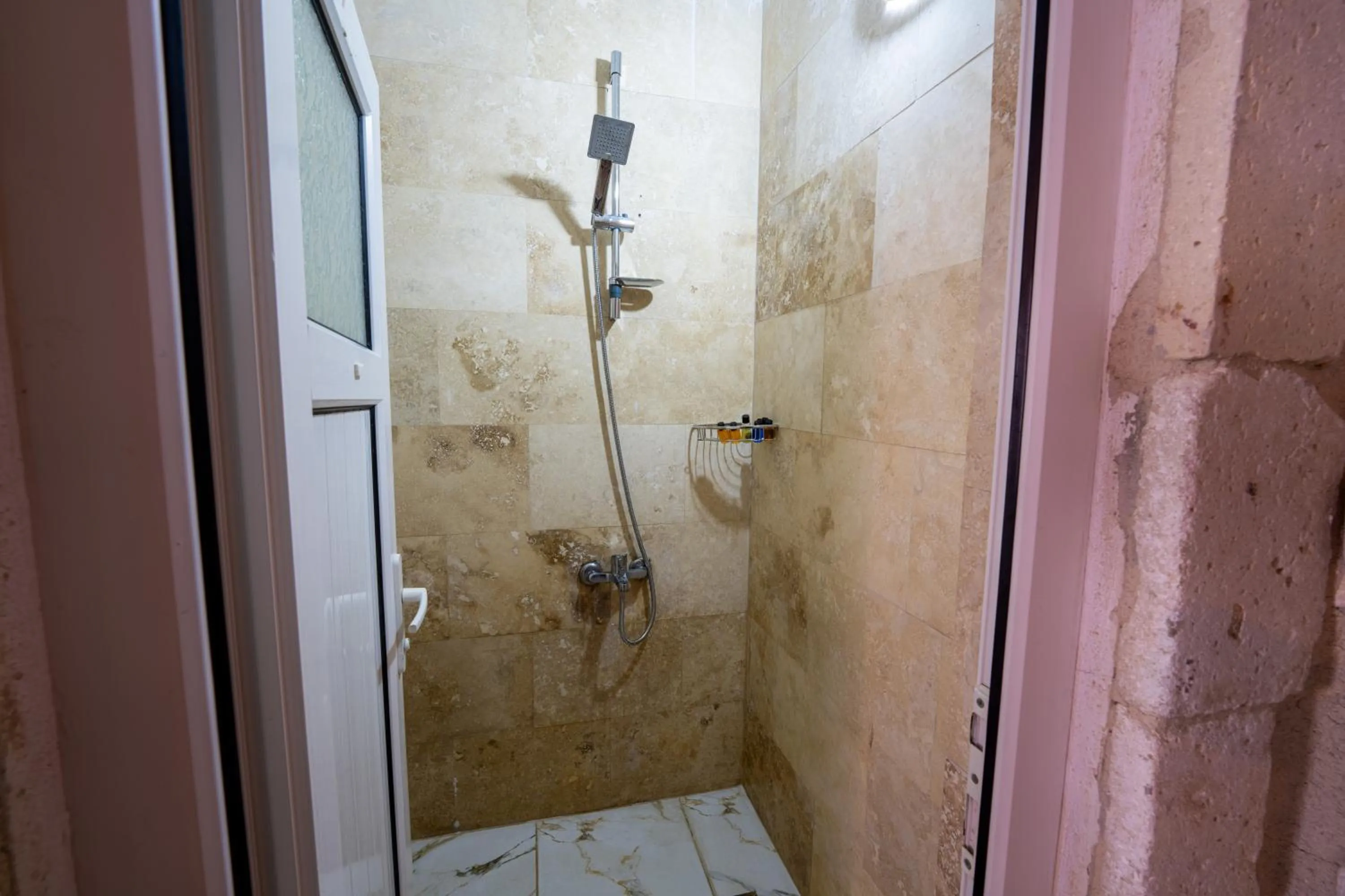 Shower in hotels crazy horse