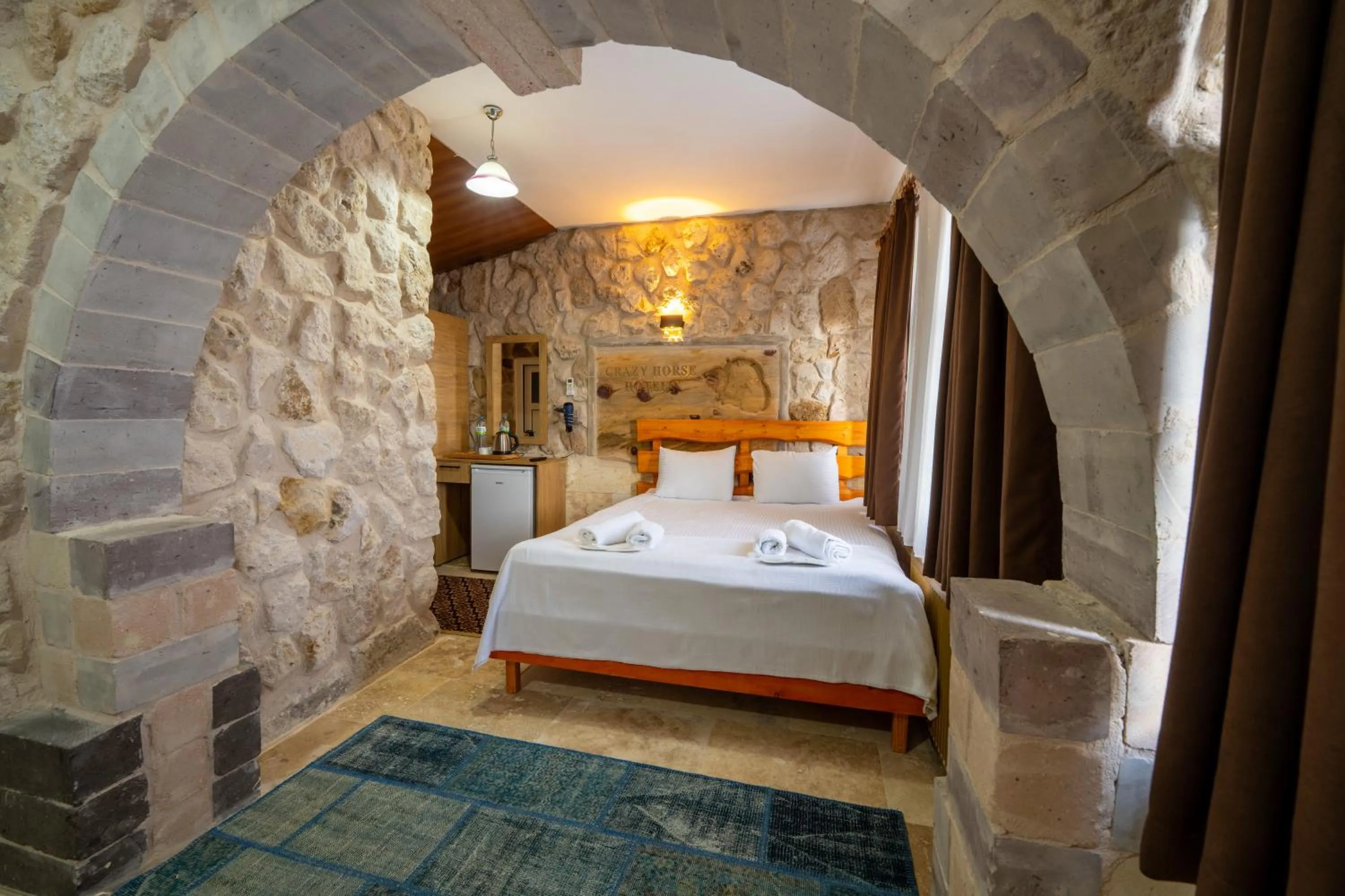 Shower, Bed in hotels crazy horse