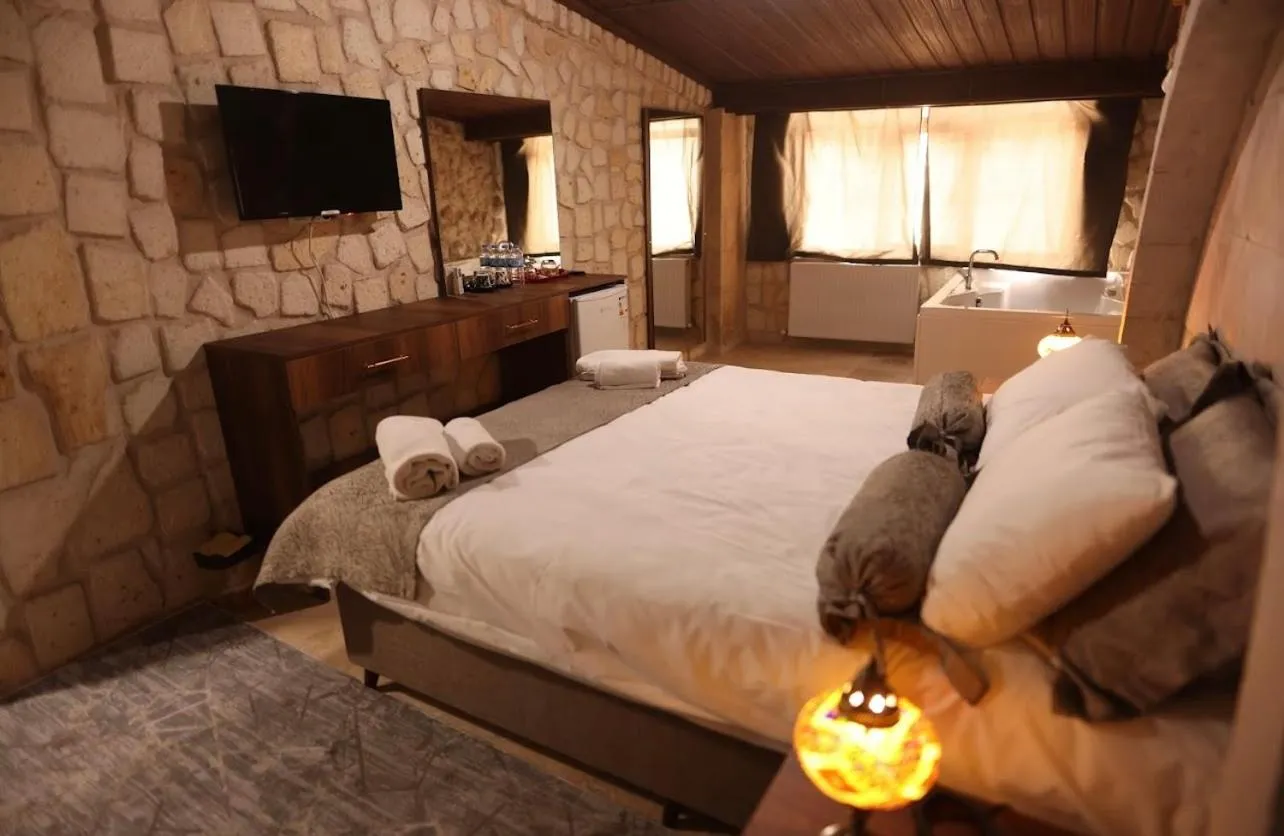 Communal lounge/ TV room, Bed in hotels crazy horse