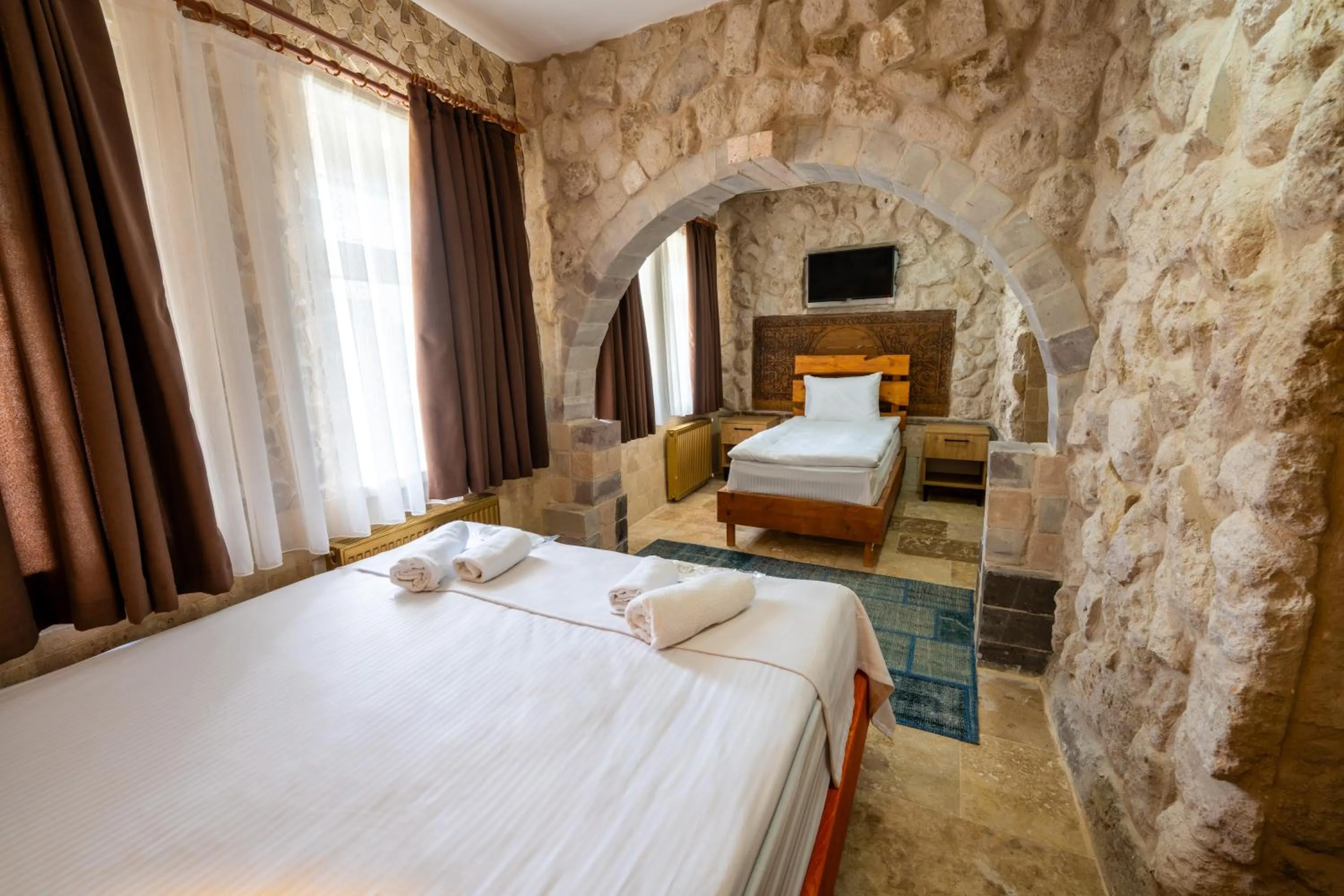 Shower, Bed in hotels crazy horse