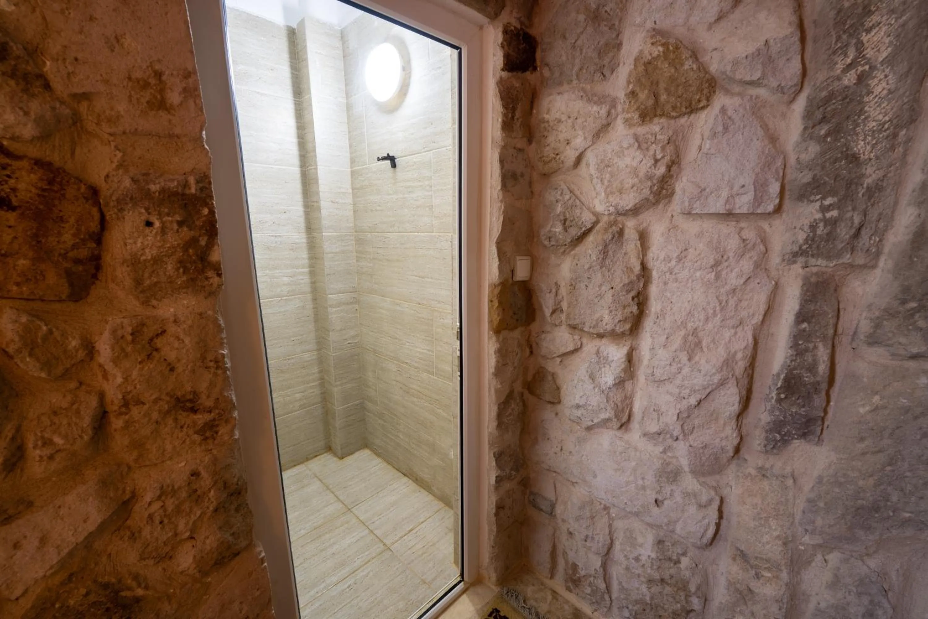 Shower in hotels crazy horse