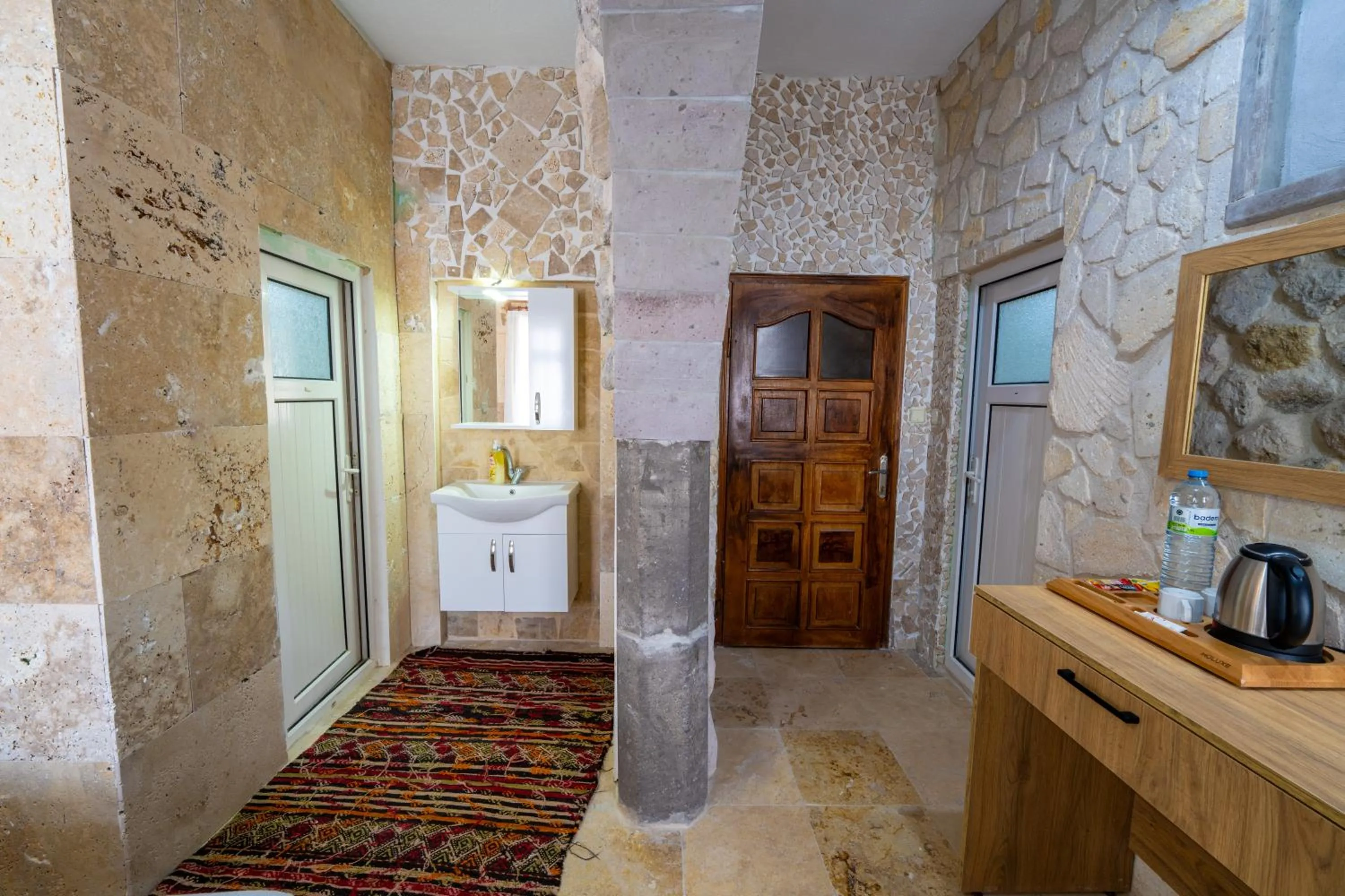 Shower in hotels crazy horse