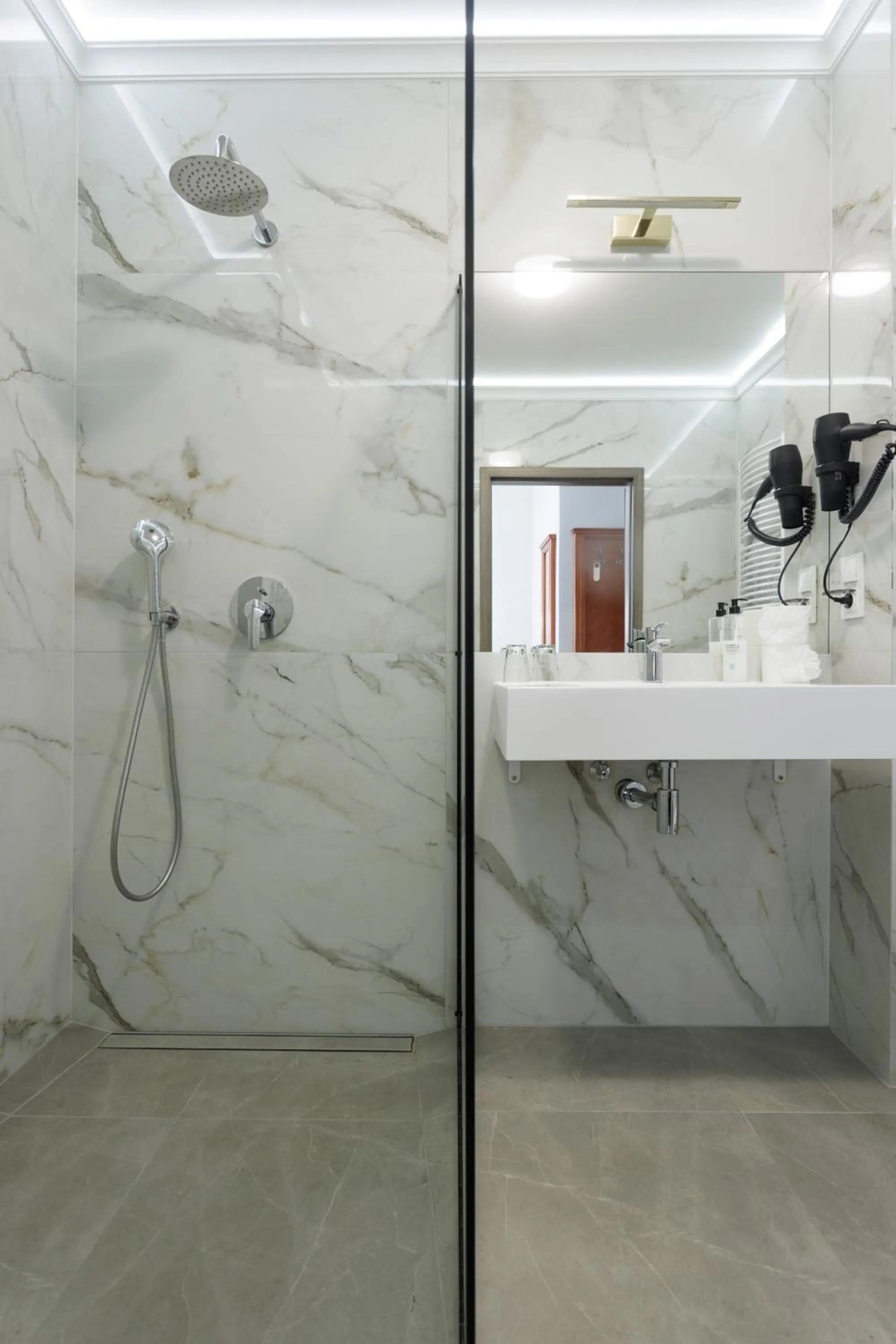 Bathroom in Hotel Europejski Wrocław Centrum