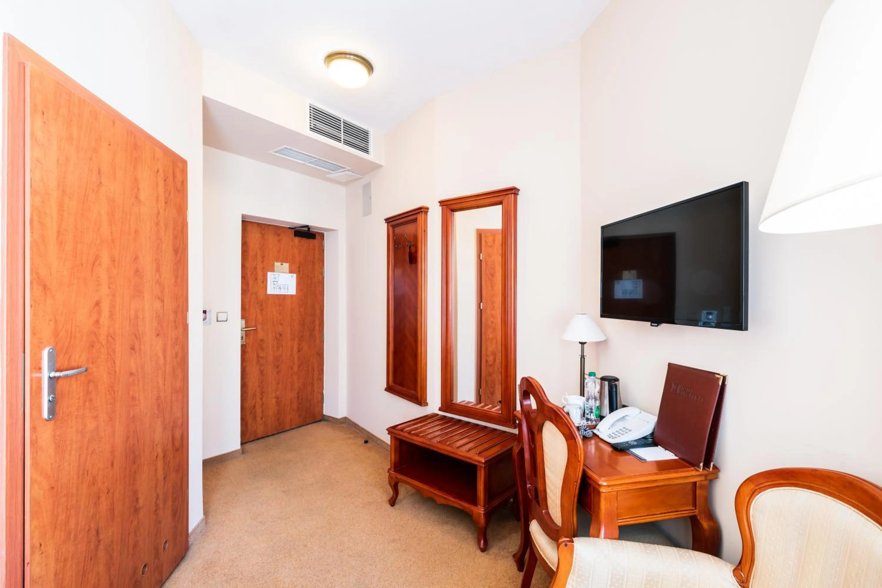 TV and multimedia in Hotel Europejski Wrocław Centrum