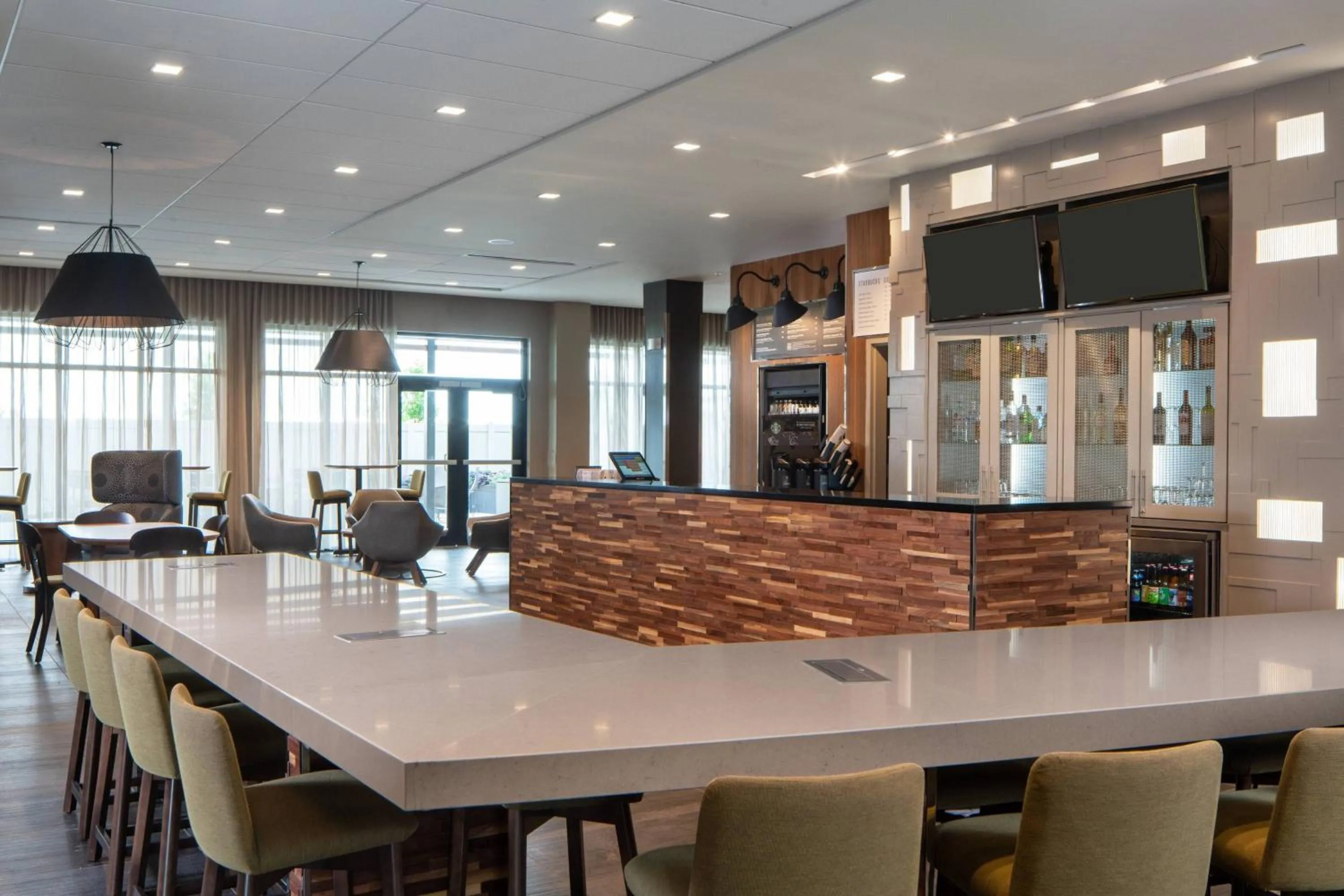 Restaurant/places to eat in Courtyard by Marriott Lafayette South