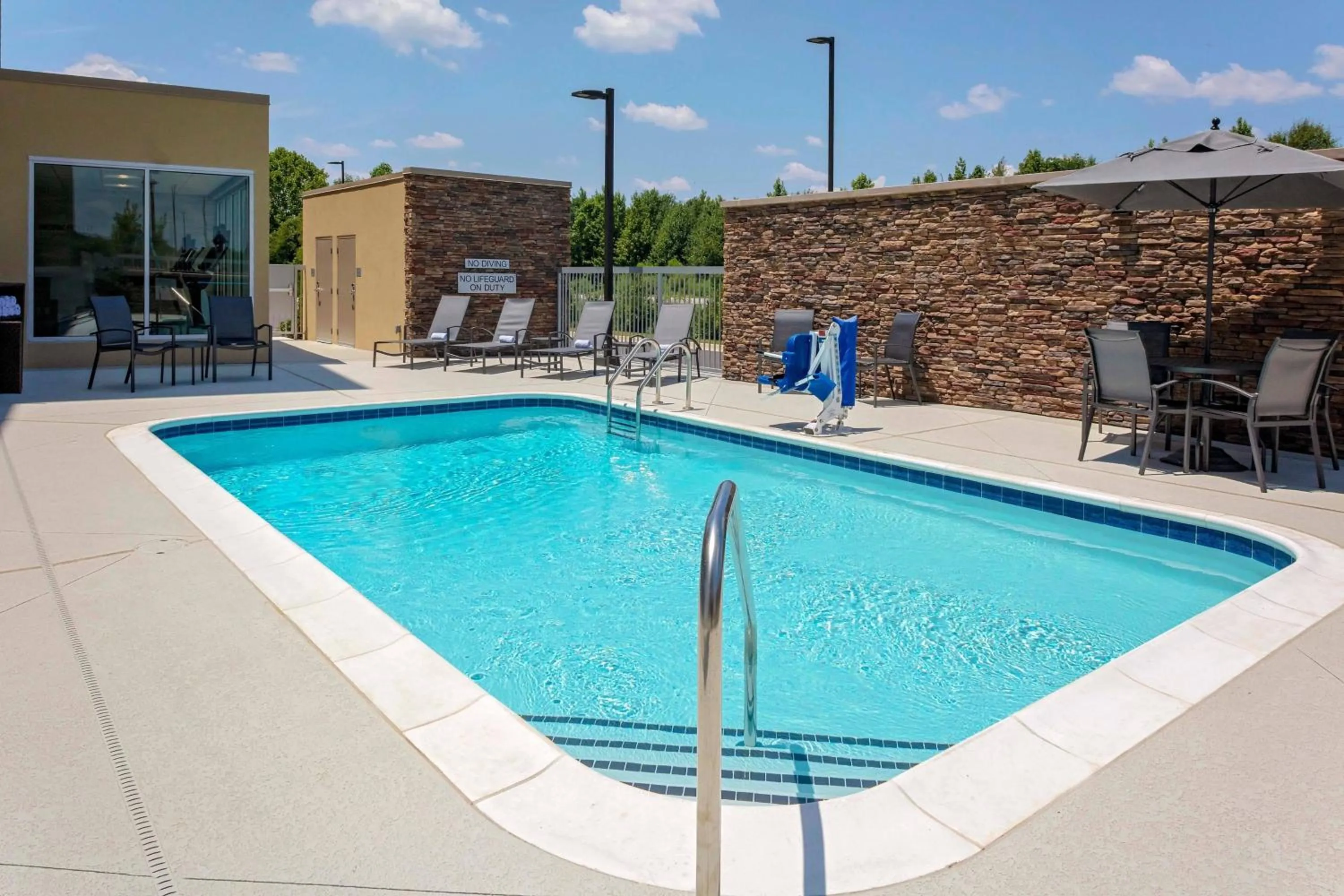 Swimming pool in Fairfield Inn & Suites by Marriott Memphis Collierville