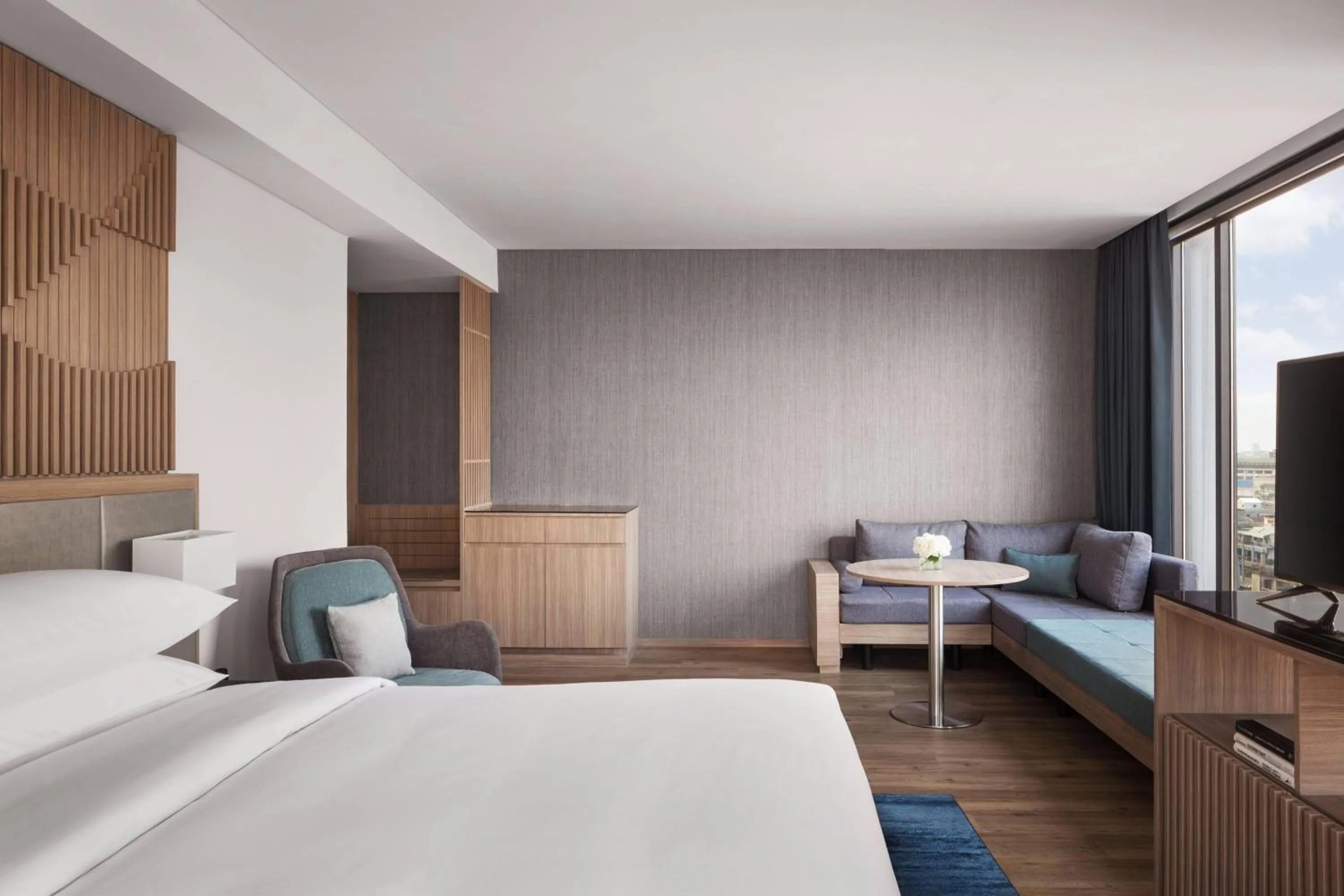 Photo of the whole room, Bed in Courtyard by Marriott Phnom Penh