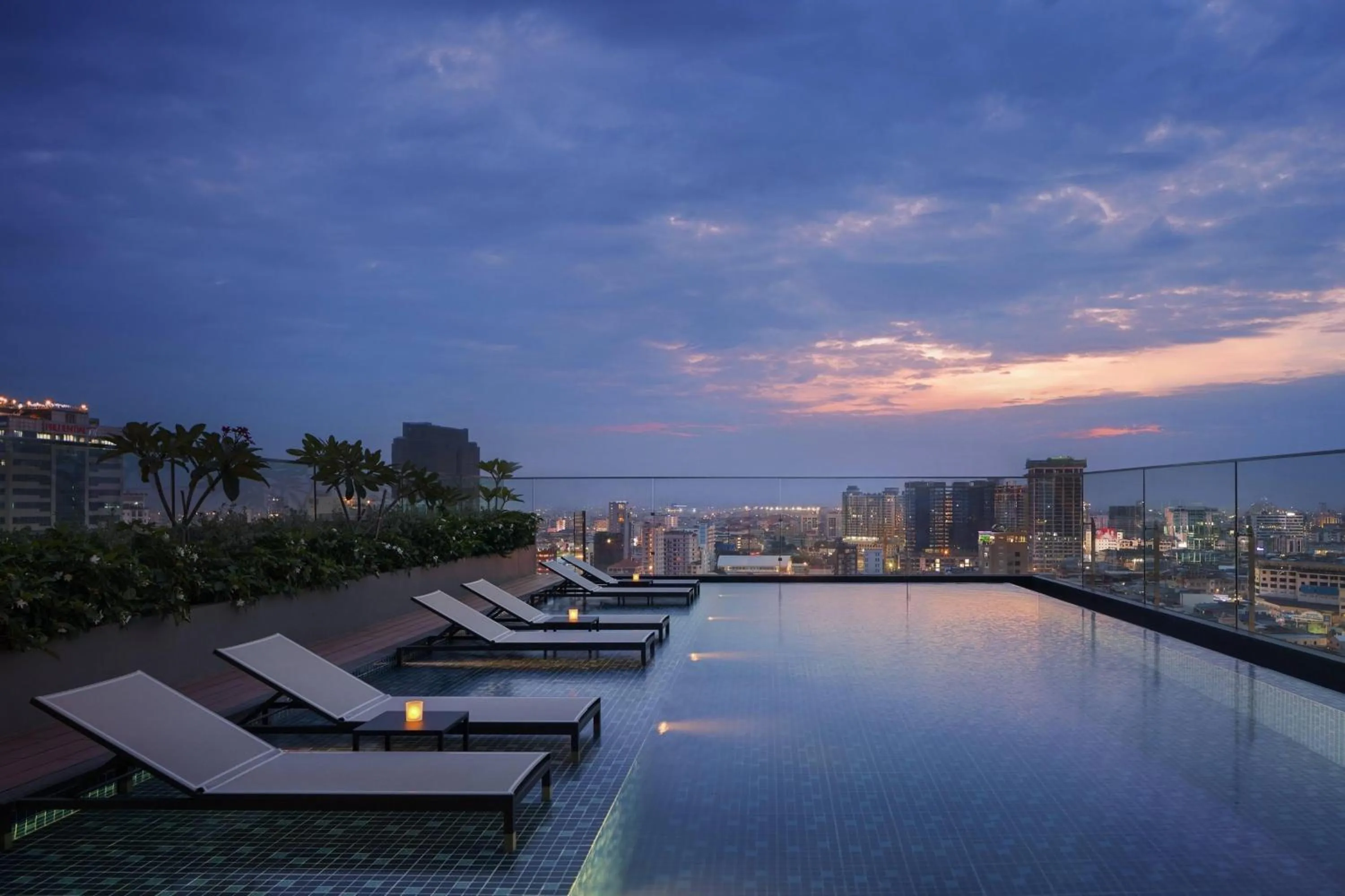 Swimming pool in Courtyard by Marriott Phnom Penh
