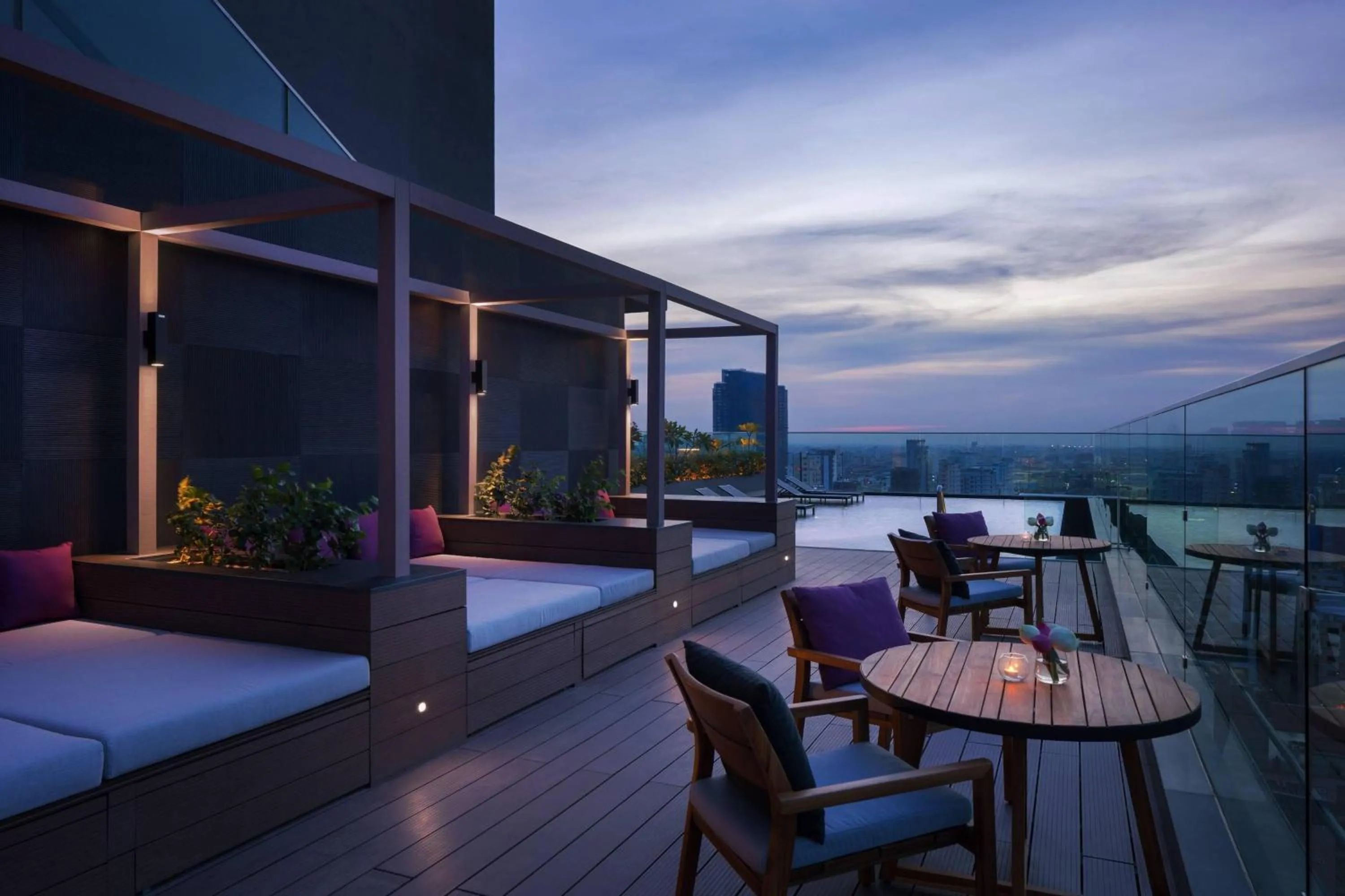 Swimming pool in Courtyard by Marriott Phnom Penh