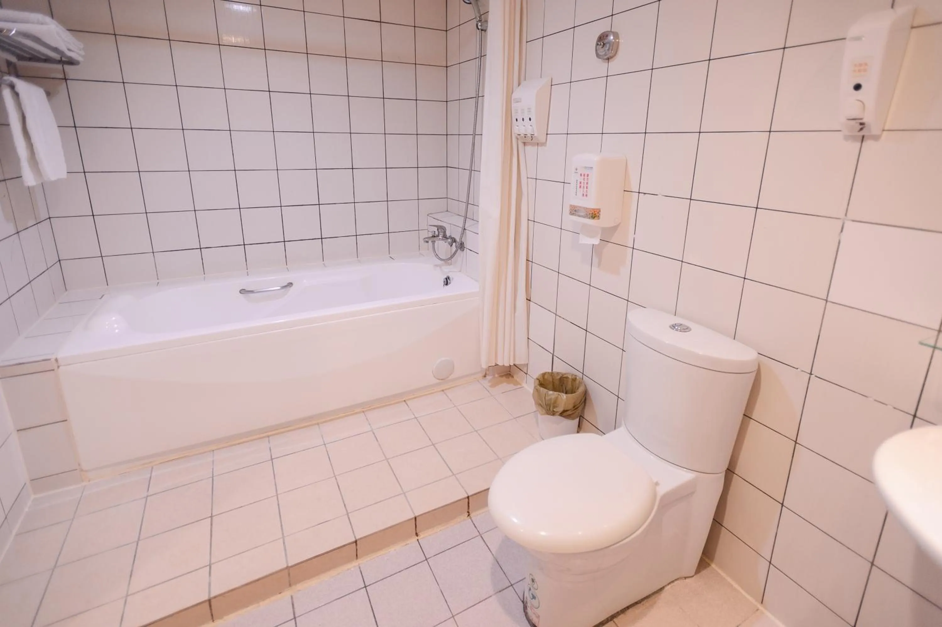 Toilet in i-Deal Hotel