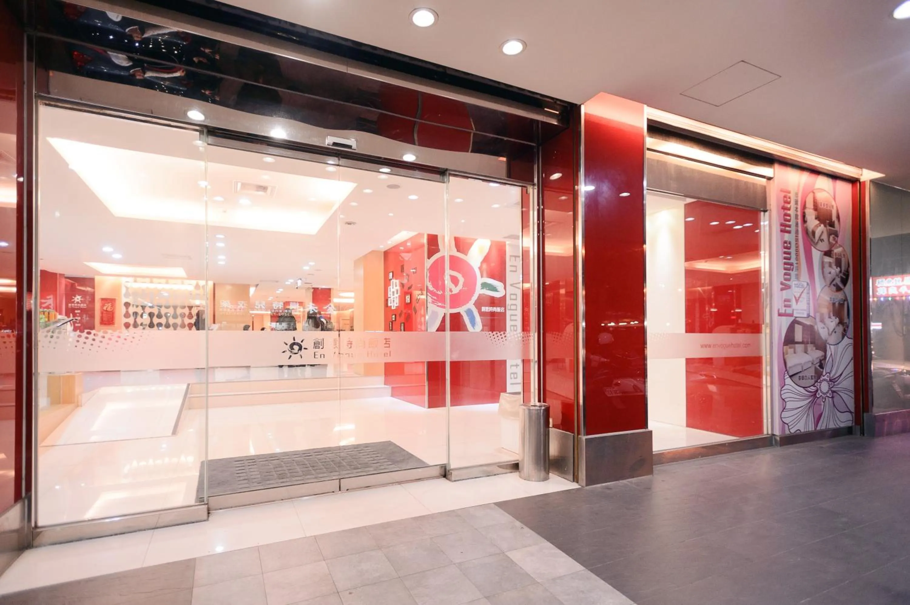 Facade/entrance in i-Deal Hotel