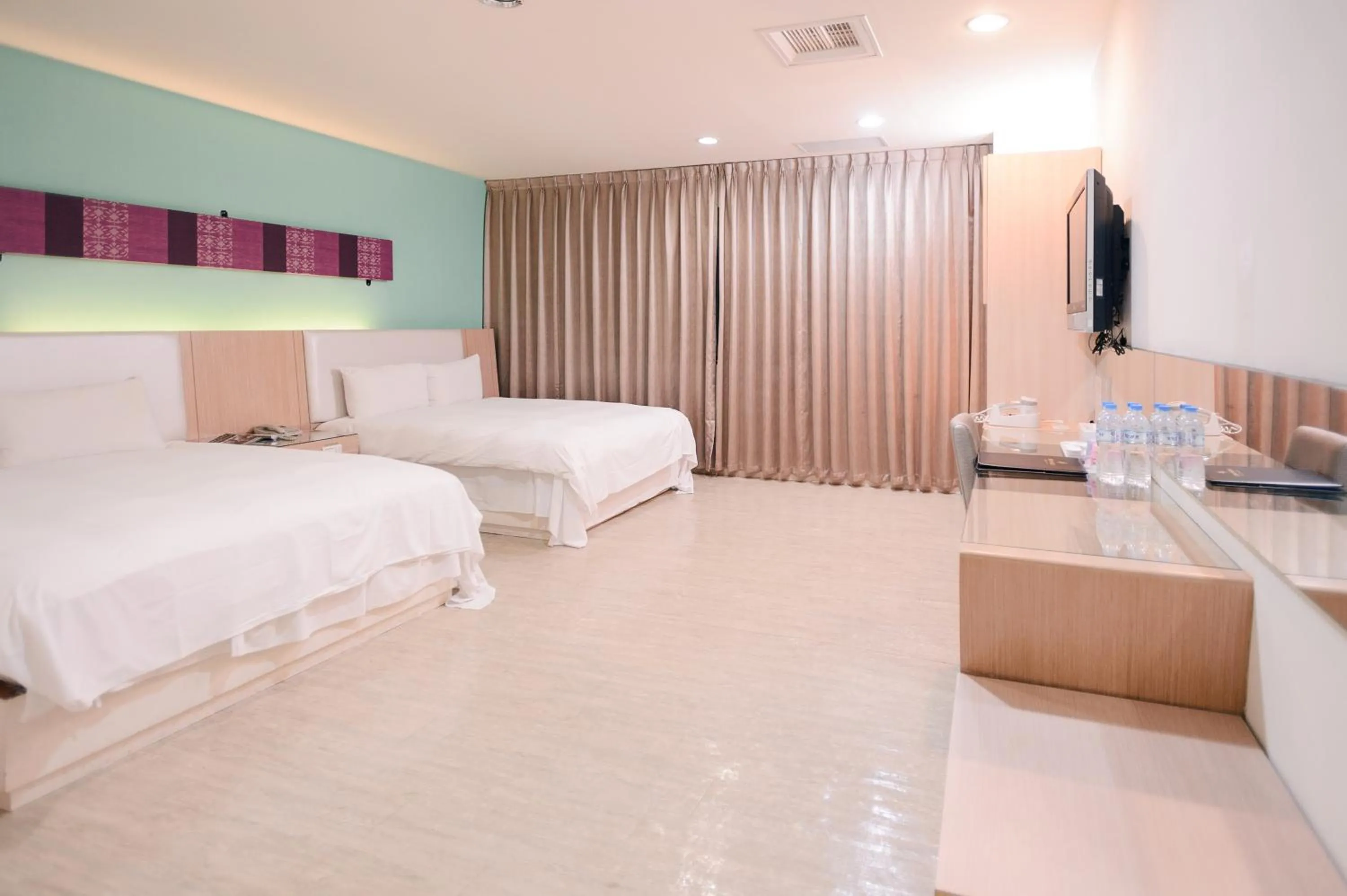 bunk bed, Bed in i-Deal Hotel