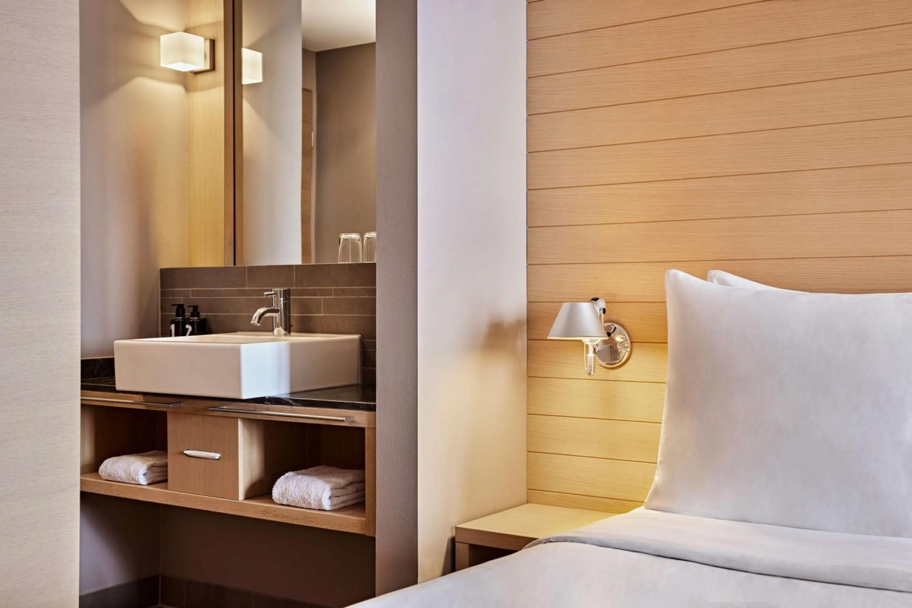 Bathroom, Bed in Nürburgring Congress Hotel