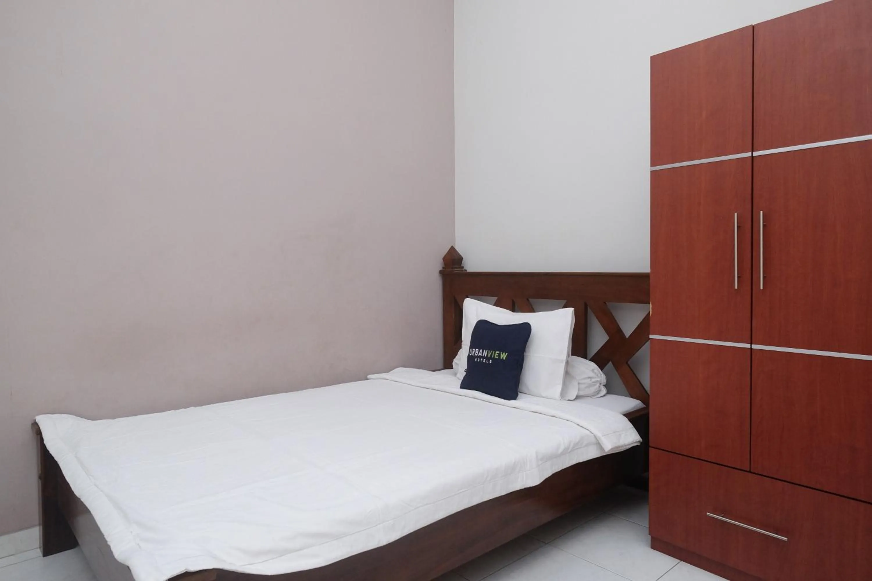 Bedroom, Bed in Urbanview Syariah Wisma Wongso Borobudur