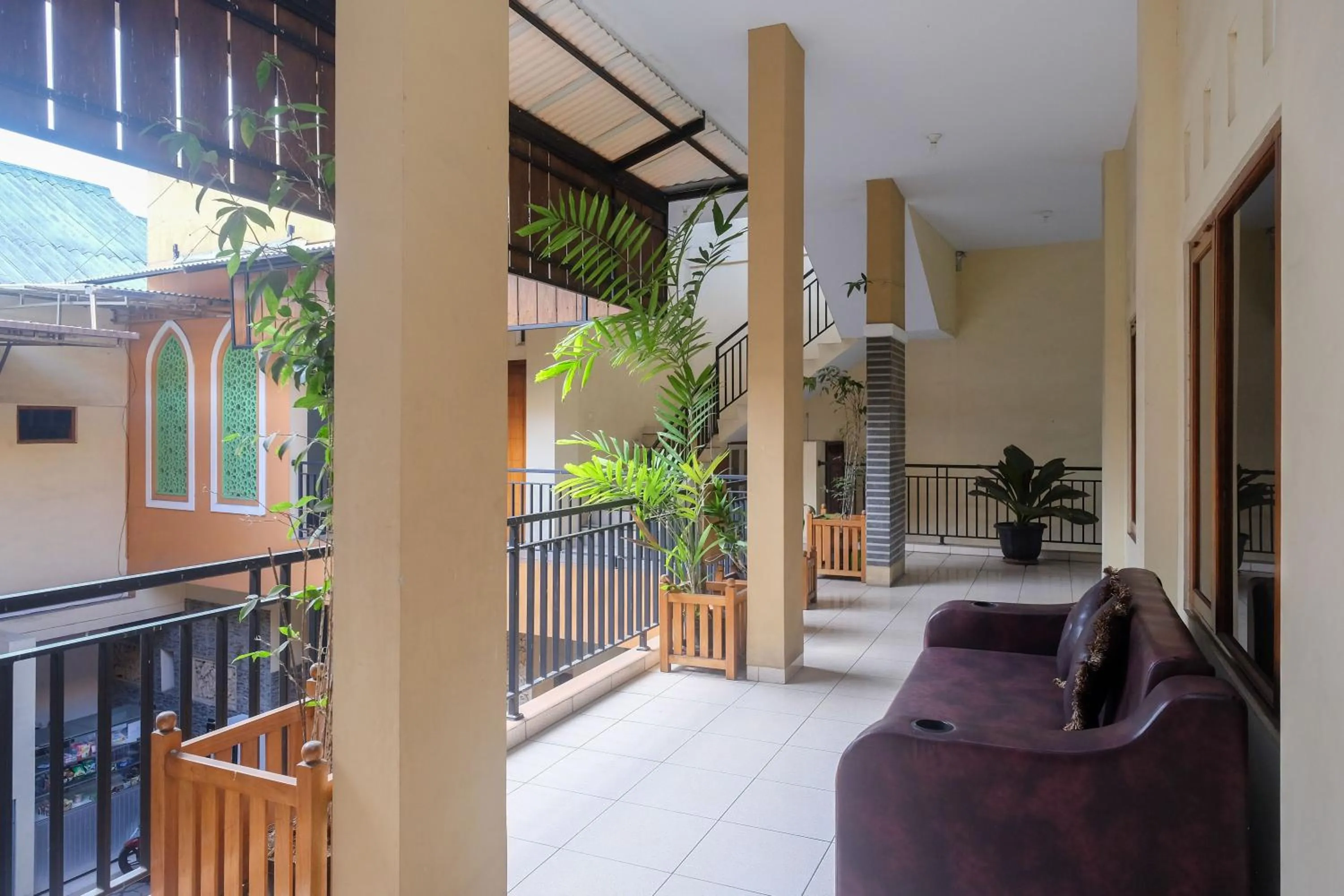 Balcony/Terrace in Urbanview Syariah Wisma Wongso Borobudur