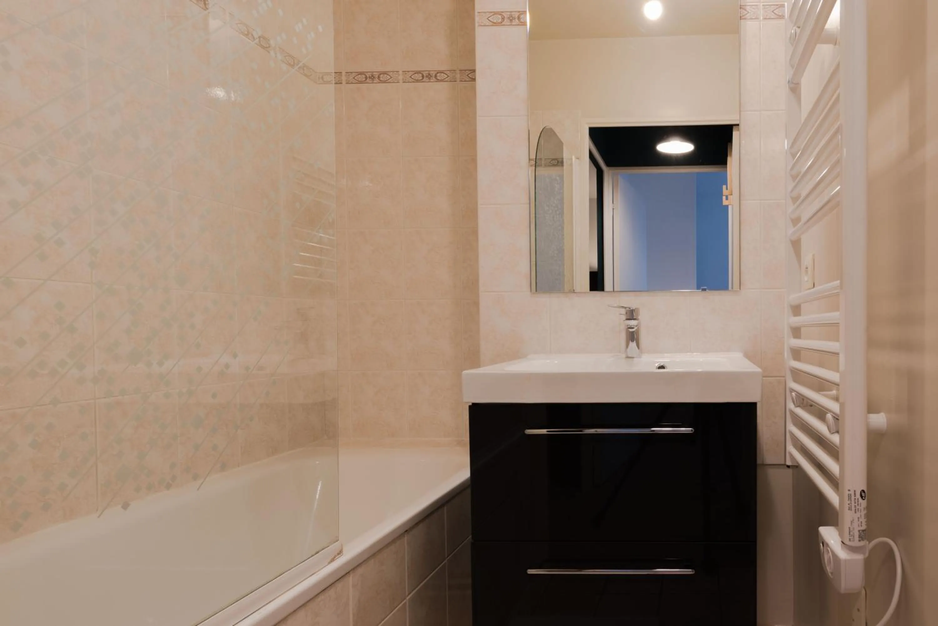 Bathroom in Cosy flat in Disneyland BMYGUEST