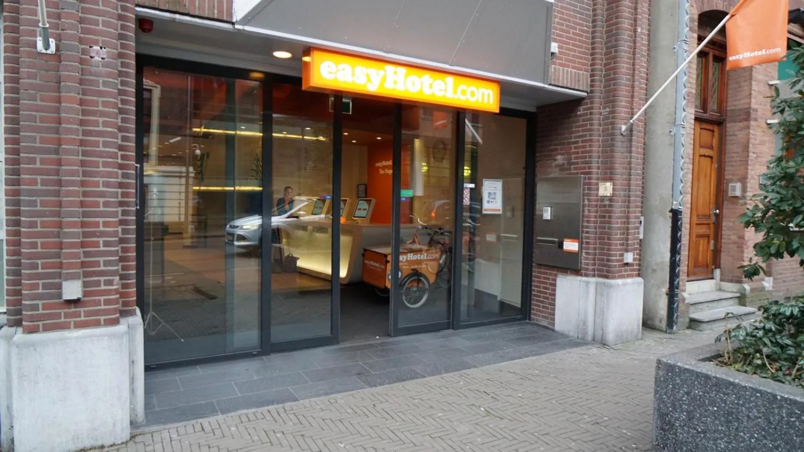 Facade/entrance in easyHotel The Hague City Centre