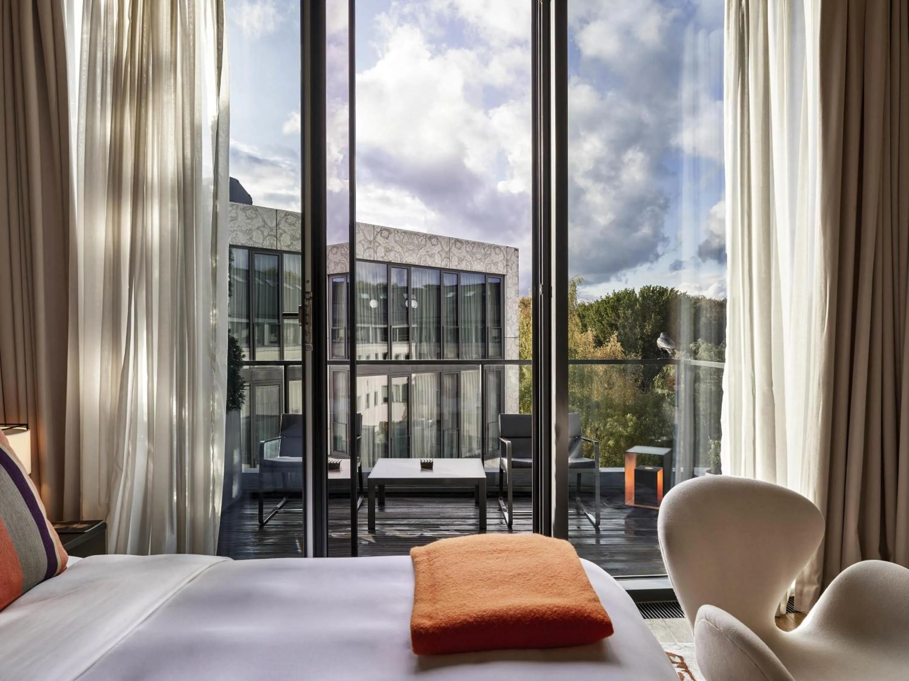 Property building, Bed in Das Stue